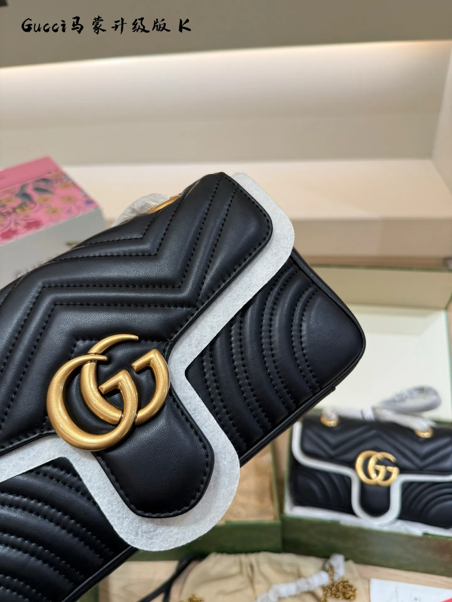 p130p155p160 GUCCI marmont|经典&百搭! GUCCI马蒙链条包经典尺寸: 16cm 22cm 26cm 经典金扣双GLOGO复古做旧五金波浪纹衔缝牛皮!采用的是小牛皮不仅有光泽感还很耐用单肩可以优雅成熟斜挎可以休闲个性一包顶百包