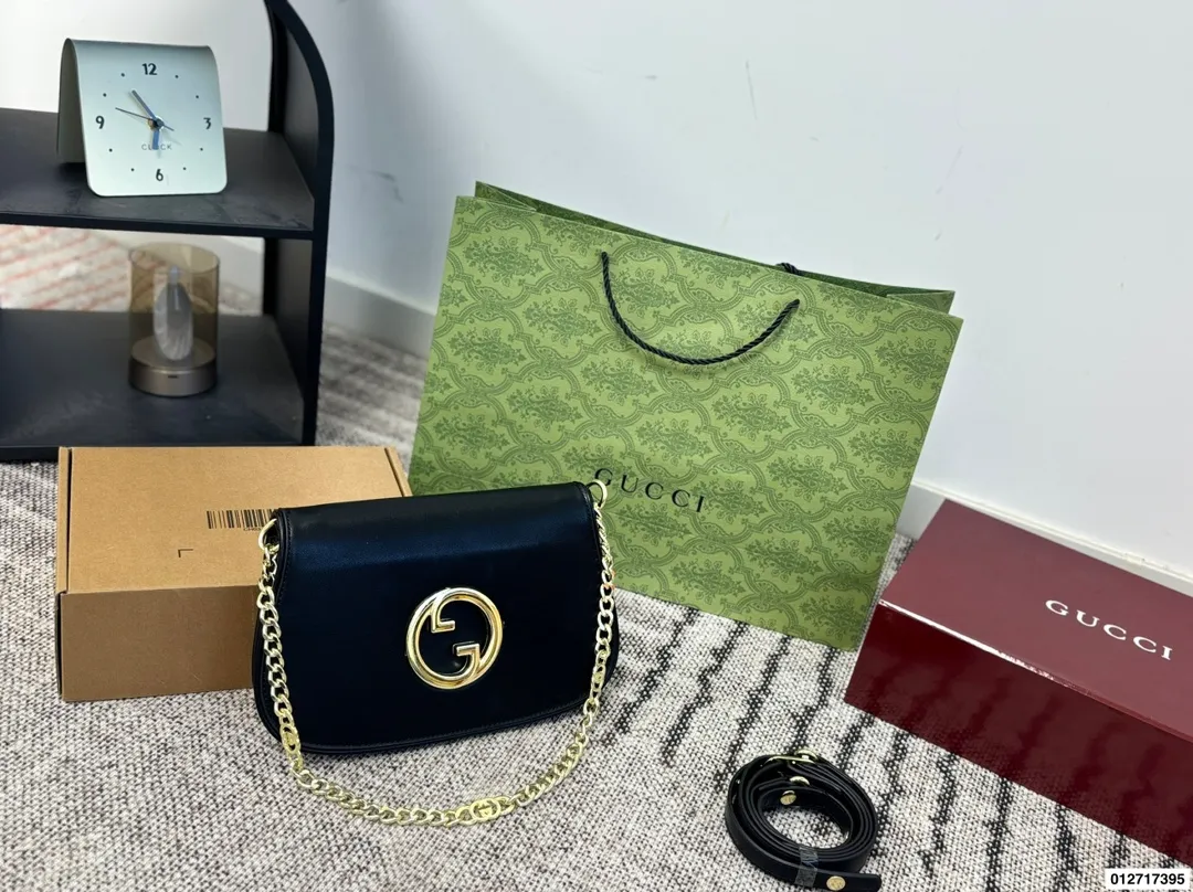 p155 礼盒包装🎁 Gucci 绝对的大爆款Blondie 金属镂空logo 搭配翻盖包身设计 经典且复古 绝不能错过尺寸:28.18
