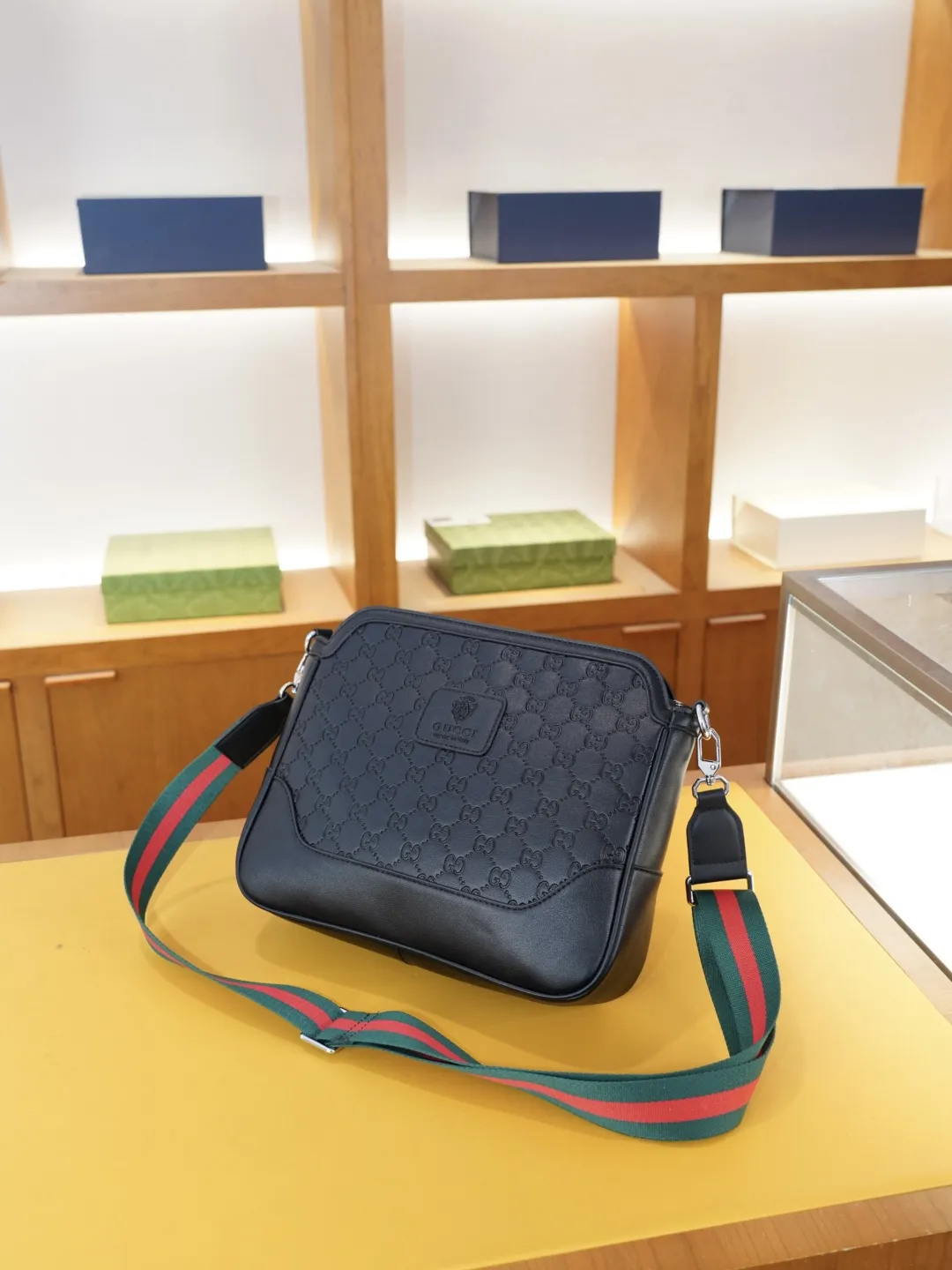 P125 🇮🇹 古驰 官网同步 高版本 斜挎单肩背包 永恒不过时的标志性产品 纯原单小牛皮 顶级五金制作 非市面普通版本 今年GUCCI最爱的款式 全部实拍 实用性非常高 完全不用担心穿搭【规格:29x24x8】