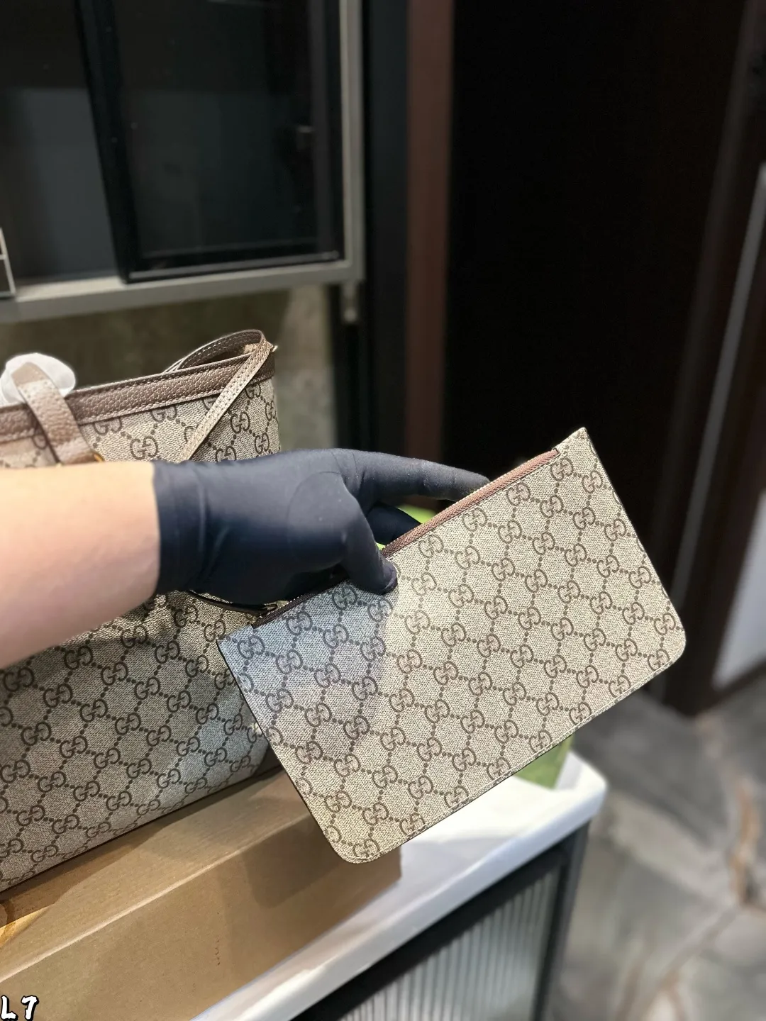 ❤️p145❤️ Gucci古驰Exquisite饰双G 购物袋 最新款💋GUCCI枕头 市场独家新款，古奇醉新爆款，醉新元素 ～尺寸：37*13*28cm