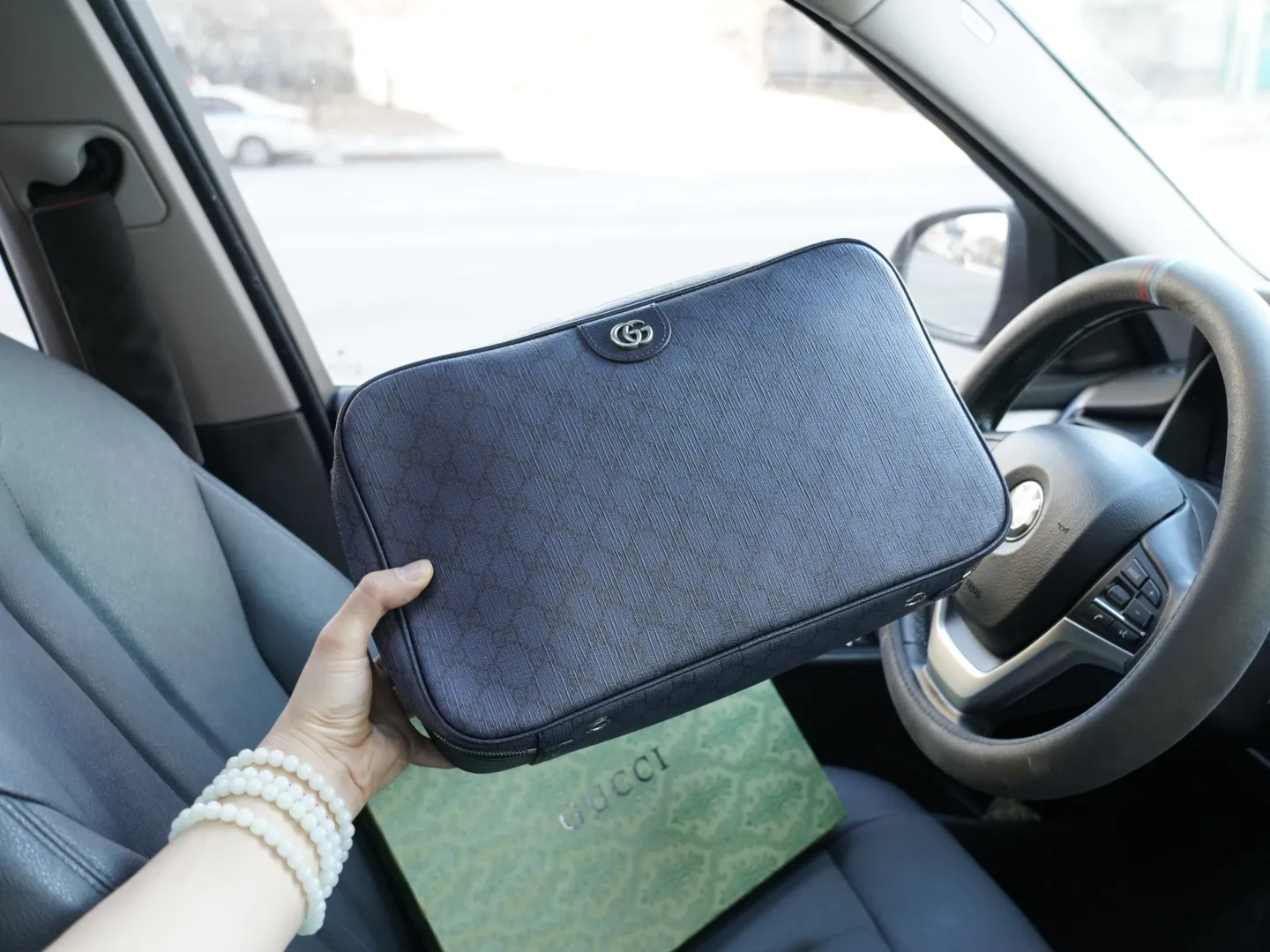 P180 🇮🇹 GUCCI 古驰 官网同步 高版本 斜挎单肩背包 永恒不过时的标志性产品 纯原单牛皮 顶级五金制作 非市面普通版本 今年最爱的款式 全部实拍 实用性非常高 完全不用担心穿搭 配全套包装礼品盒 【规格：36x22x12】