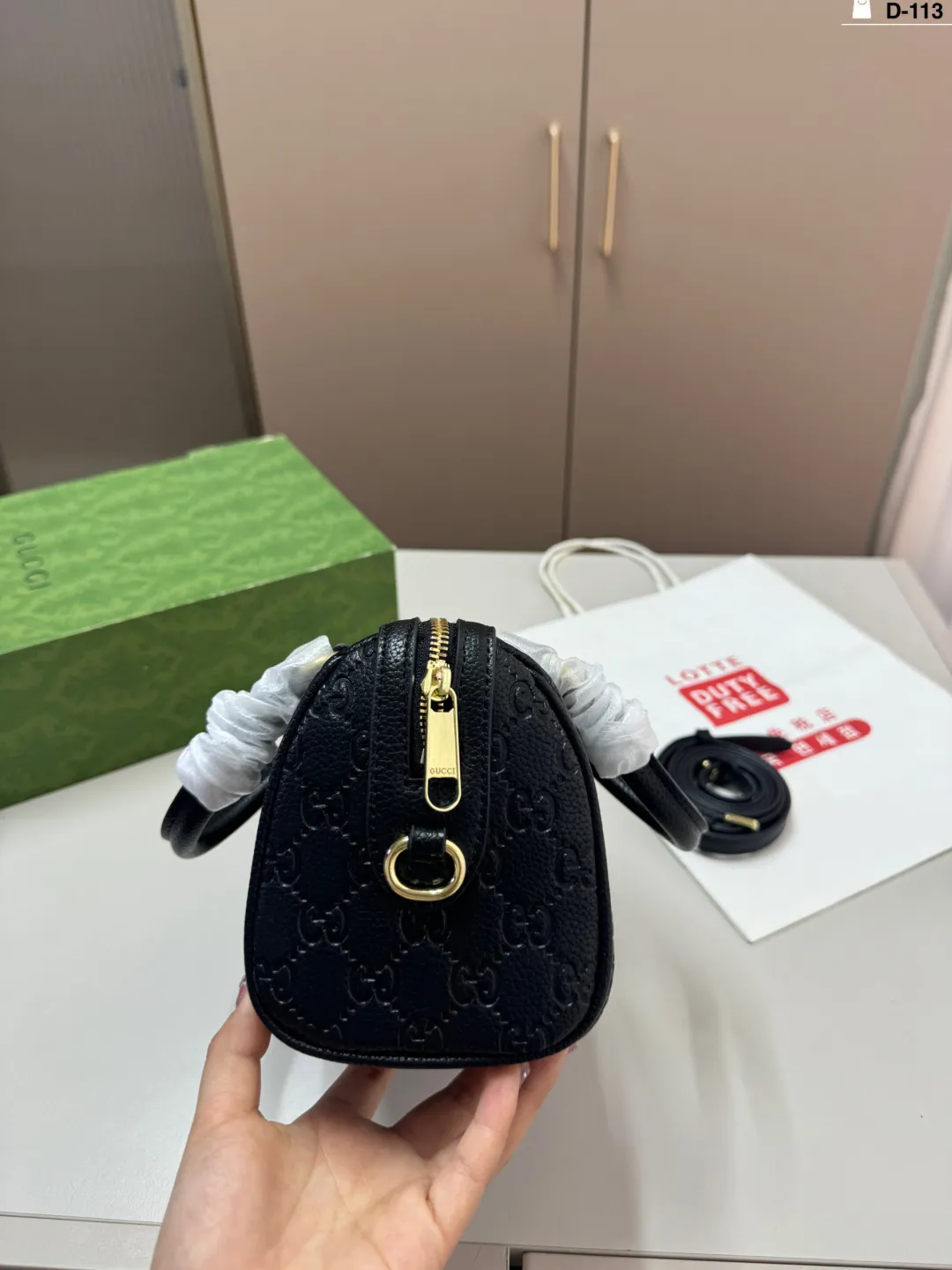 💰p125 D-113尺寸22×14折叠盒 酷奇Gucci 波士顿 枕头包 👜最新系列 这个款复古韵味特别浓,原版内里! 上身效果也超赞
