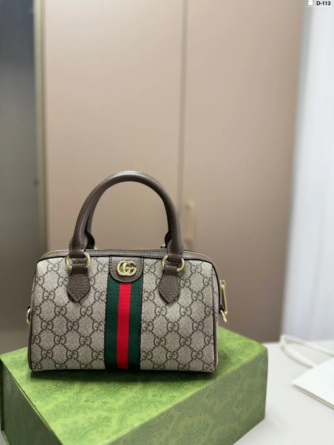 💰p125 D-113尺寸22×14折叠盒 酷奇Gucci 波士顿 枕头包 👜最新系列 这个款复古韵味特别浓,原版内里! 上身效果也超赞