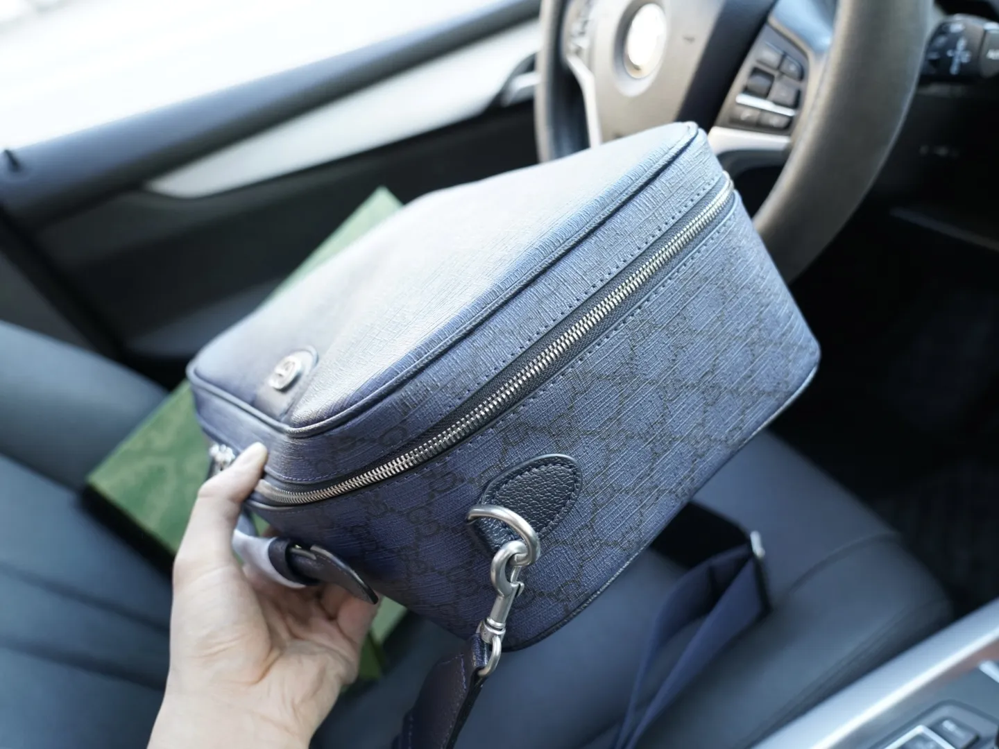 P180 🇮🇹 GUCCI 古驰 官网同步 高版本 斜挎单肩背包 永恒不过时的标志性产品 纯原单牛皮 顶级五金制作 非市面普通版本 今年最爱的款式 全部实拍 实用性非常高 完全不用担心穿搭 配全套包装礼品盒 【规格:36x22x12】