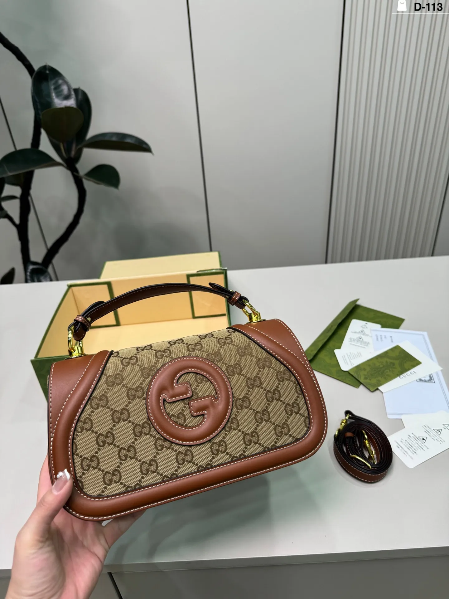 💰p140 D-113尺寸26&times;14折叠盒 Gucci 酷奇Blondie手提包 复古又时髦，辨识度超高! 通勤休闲都能搭。 搭配简约或复古风都很出彩，实用又吸睛，是时尚与功能兼备的必入单品!