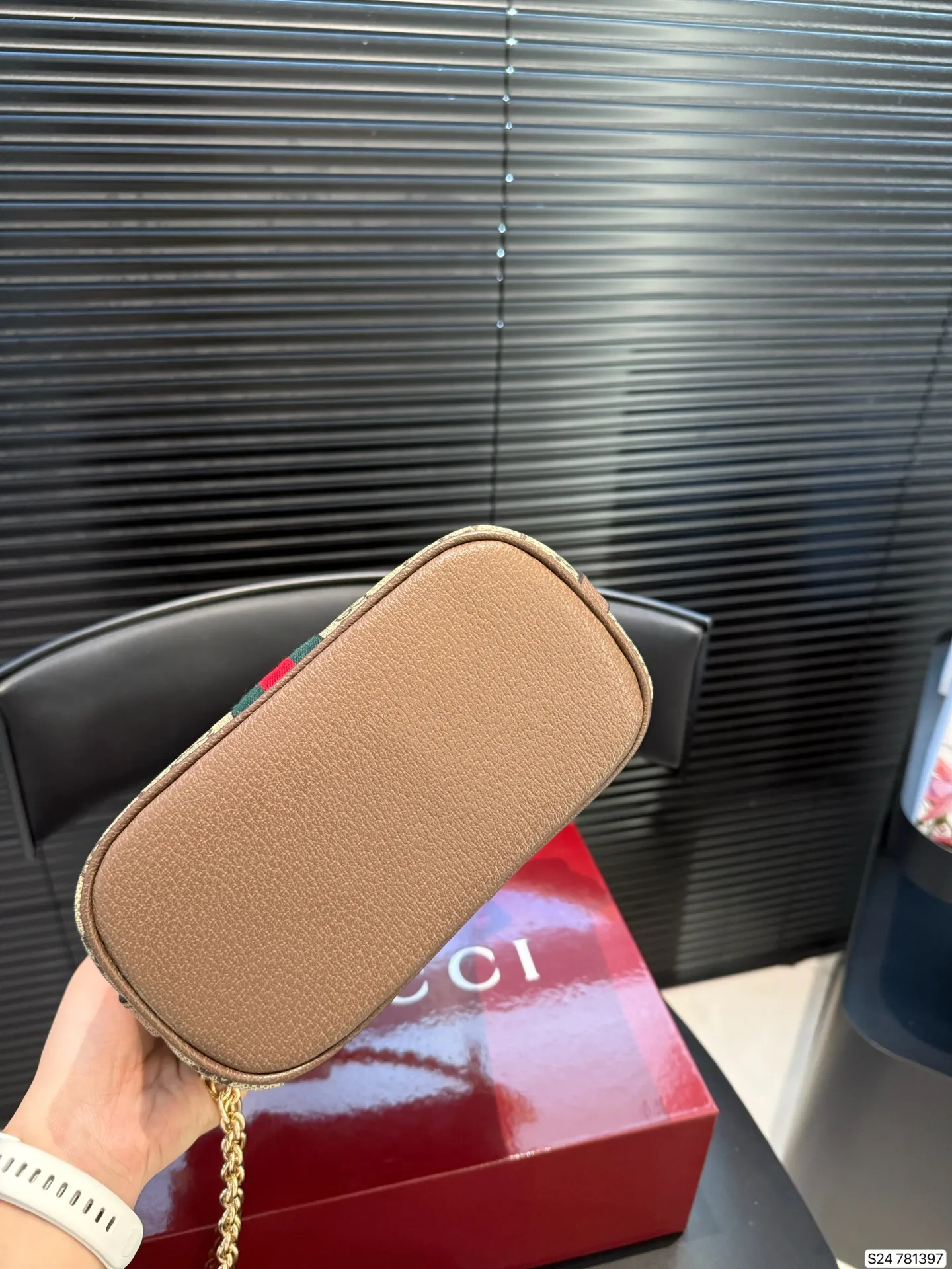 P170 配飞机盒折叠盒子酷奇枕头包Gucci 新款 小方包 枕头包 背上它 走路都带风 一整个被爱住拿捏舒适下午茶氛围日常百搭 经典简洁 尺寸20 17货号781397