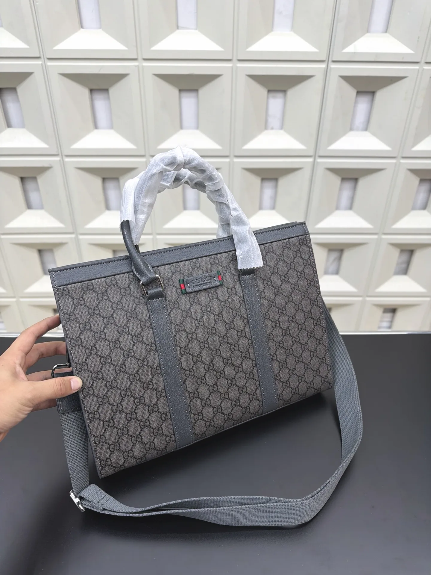 P260 Gucci 古奇 GG原版印花公文包 男包 电脑包 手提包 经典百搭 实物拍摄 原厂原版面料 高端品质 配送防尘袋 28 x 38 cm。