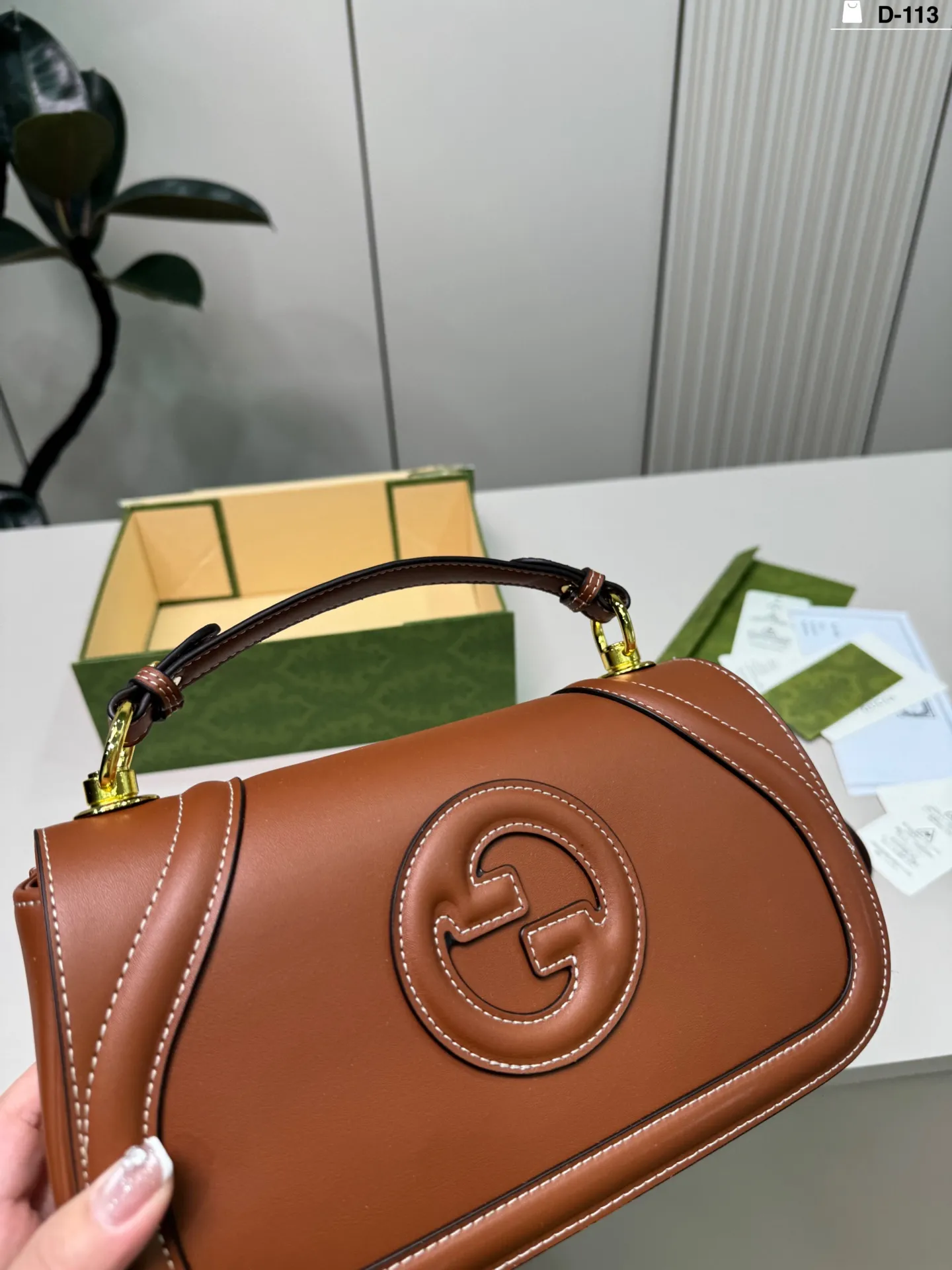 💰p140 D-113尺寸26×14折叠盒 Gucci 酷奇Blondie手提包 复古又时髦,辨识度超高! 通勤休闲都能搭。 搭配简约或复古风都很出彩,实用又吸睛,是时尚与功能兼备的必入单品!