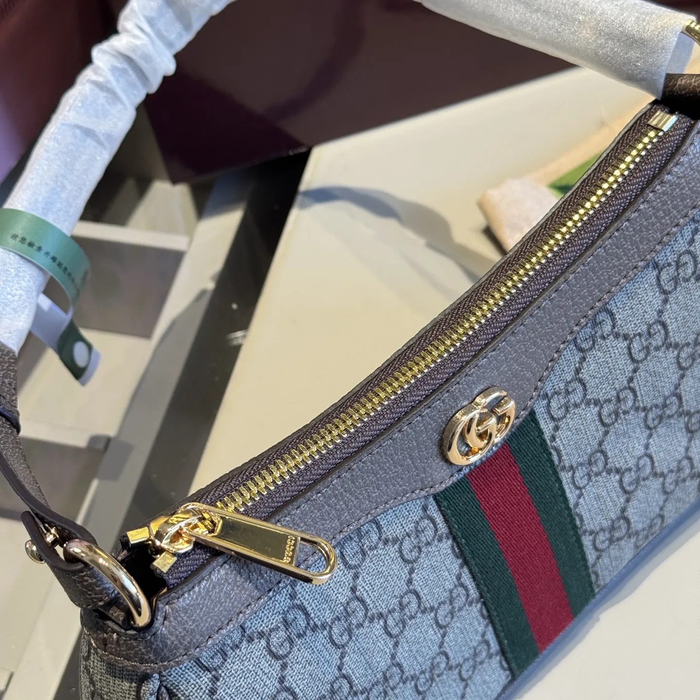 🅿️170✅牛皮系列🔜 顶级货🔥全套包装‼️芯片扫码‼️ GUCCI 专柜经典Ophidia系列腋下包💕明星同款!配长带!高端货!原版头层牛皮!各大明星追捧的爆款~采用顶级原版五金配件!经典logo!顶级做工!堪比专柜品质✈️原版飞机盒🎁原版折叠礼盒包装(size:25*15*6)