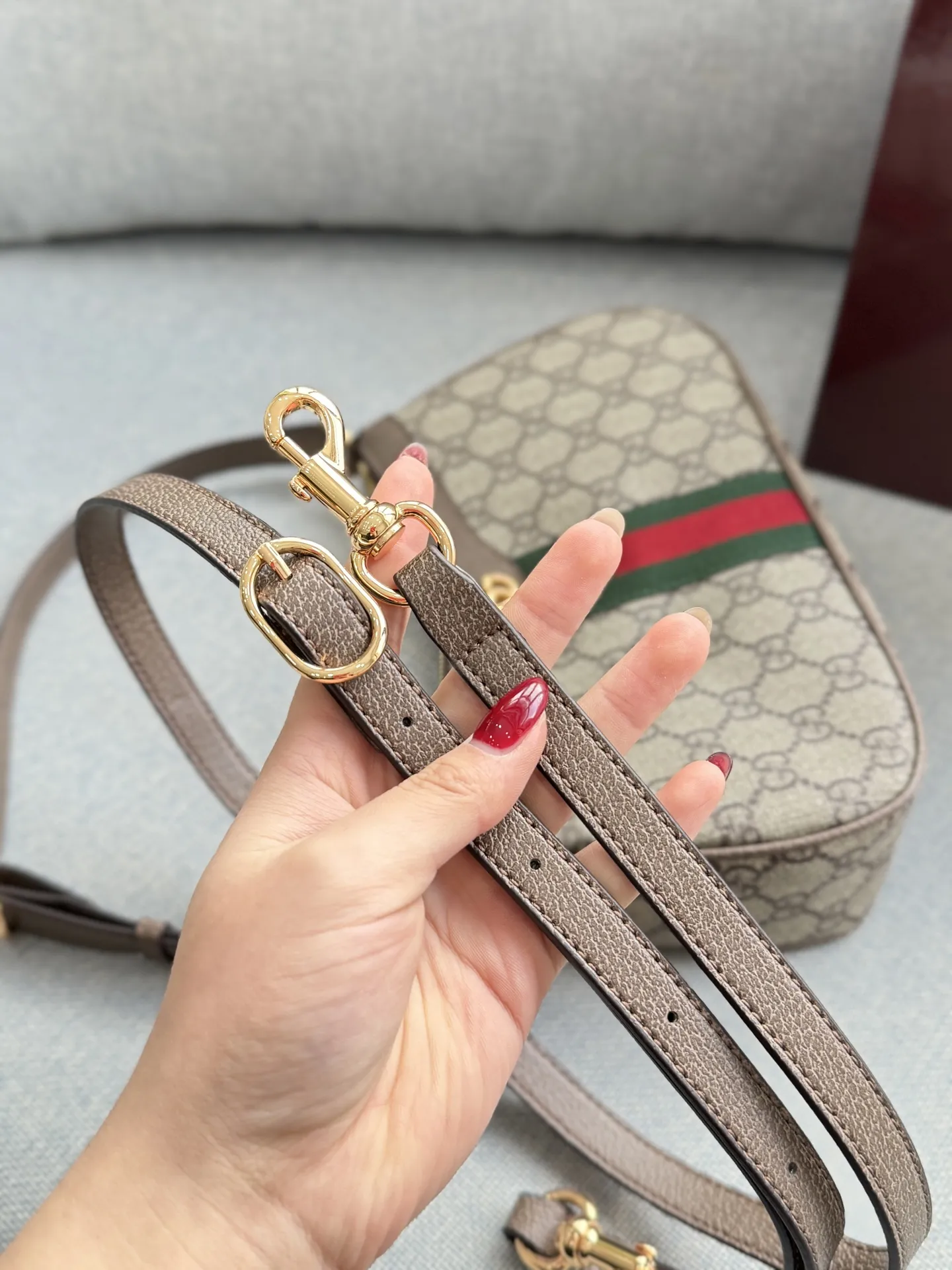 牛皮💰160 全套礼盒 size:26.5×15.5 GUCCI古驰 Ophidia 麻将包腋下包手提包 芯片版本 双链条可闲可甜 手提 腋下都可 复古范儿 可盐可甜可复古😍放心冲~ 容量很适合日常通勤~ 冷门小众不撞款. 老花复古时髦感拉满