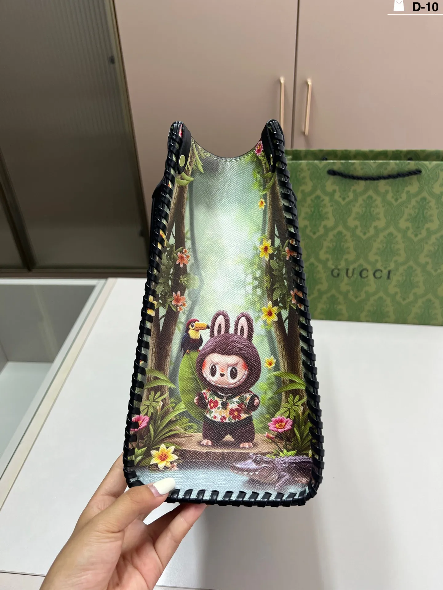 大💰p185 D-10尺寸32×27/28×21 酷奇GucciLABUBU联名托特包 突显出优雅的气质 容量与实用性不可小觑