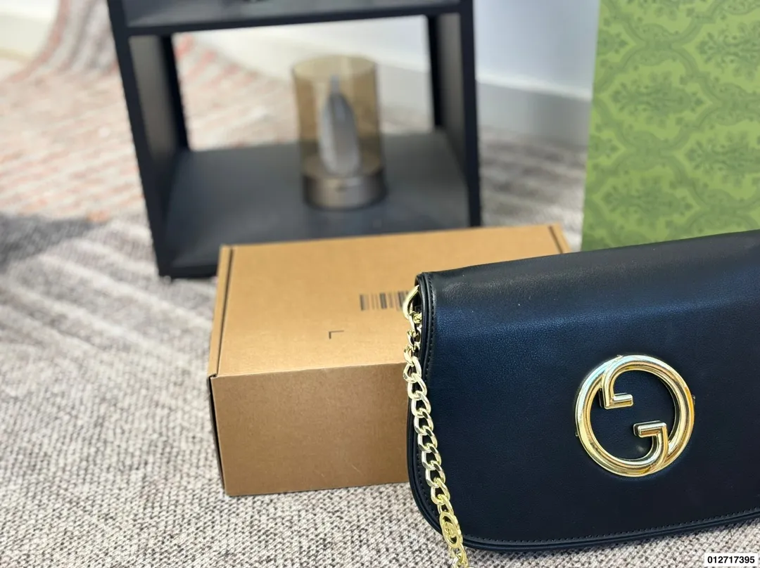 p155 礼盒包装🎁 Gucci 绝对的大爆款Blondie 金属镂空logo 搭配翻盖包身设计 经典且复古 绝不能错过尺寸:28.18