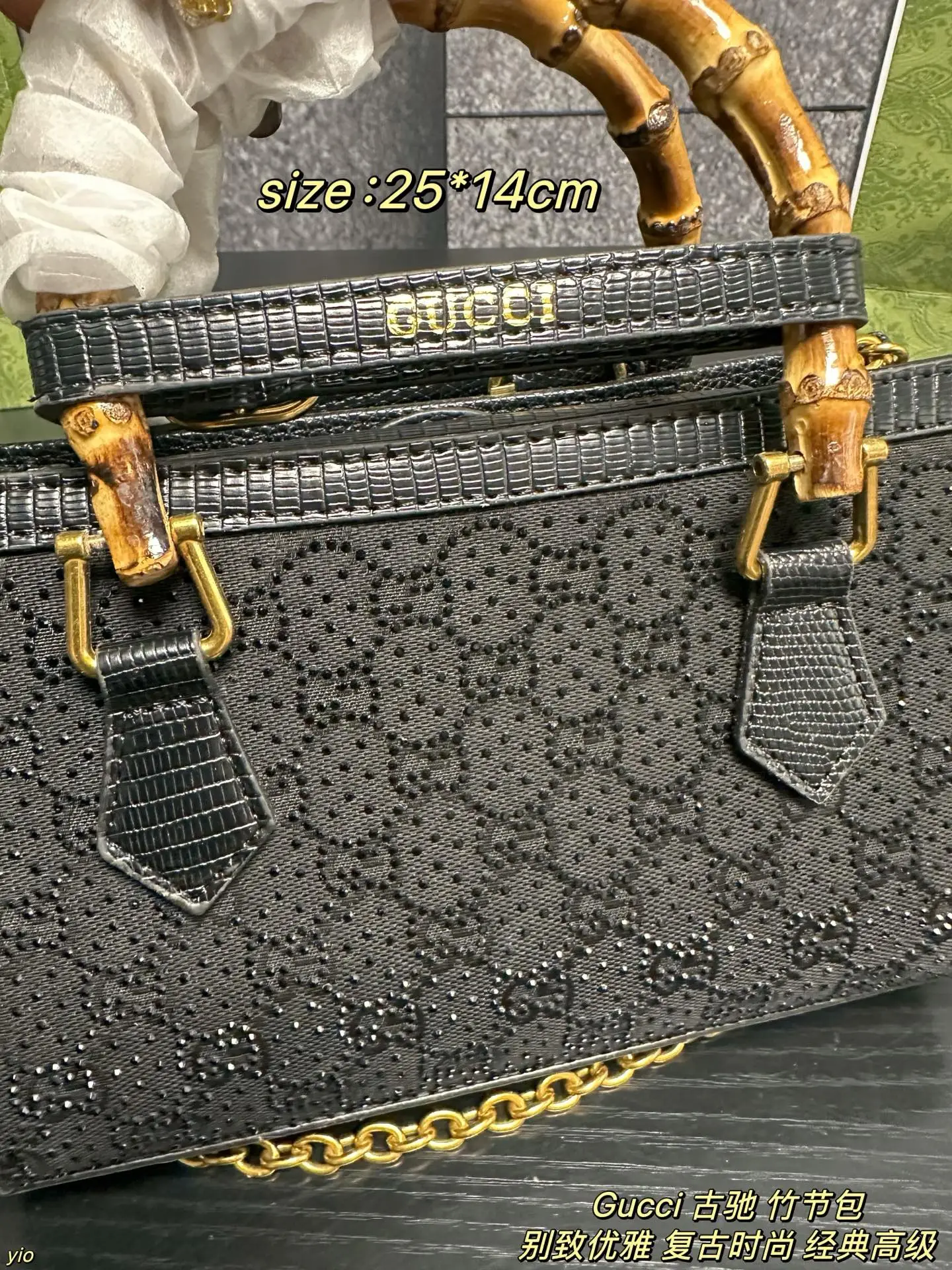 P160配盒 Gucci 古驰 竹节包 Gucci古驰Diana满钻竹节托特包💕自带亮闪闪效果的托特包👜简洁的翻盖设计，复古又经典的竹节手提把，设计感直接拉🈵️颜值、辨识度和实用性兼具，这个款复古韵味特别浓，上身效果也超赞，主要以精致特别的五金来提升整体质感 尺寸：25*14cm