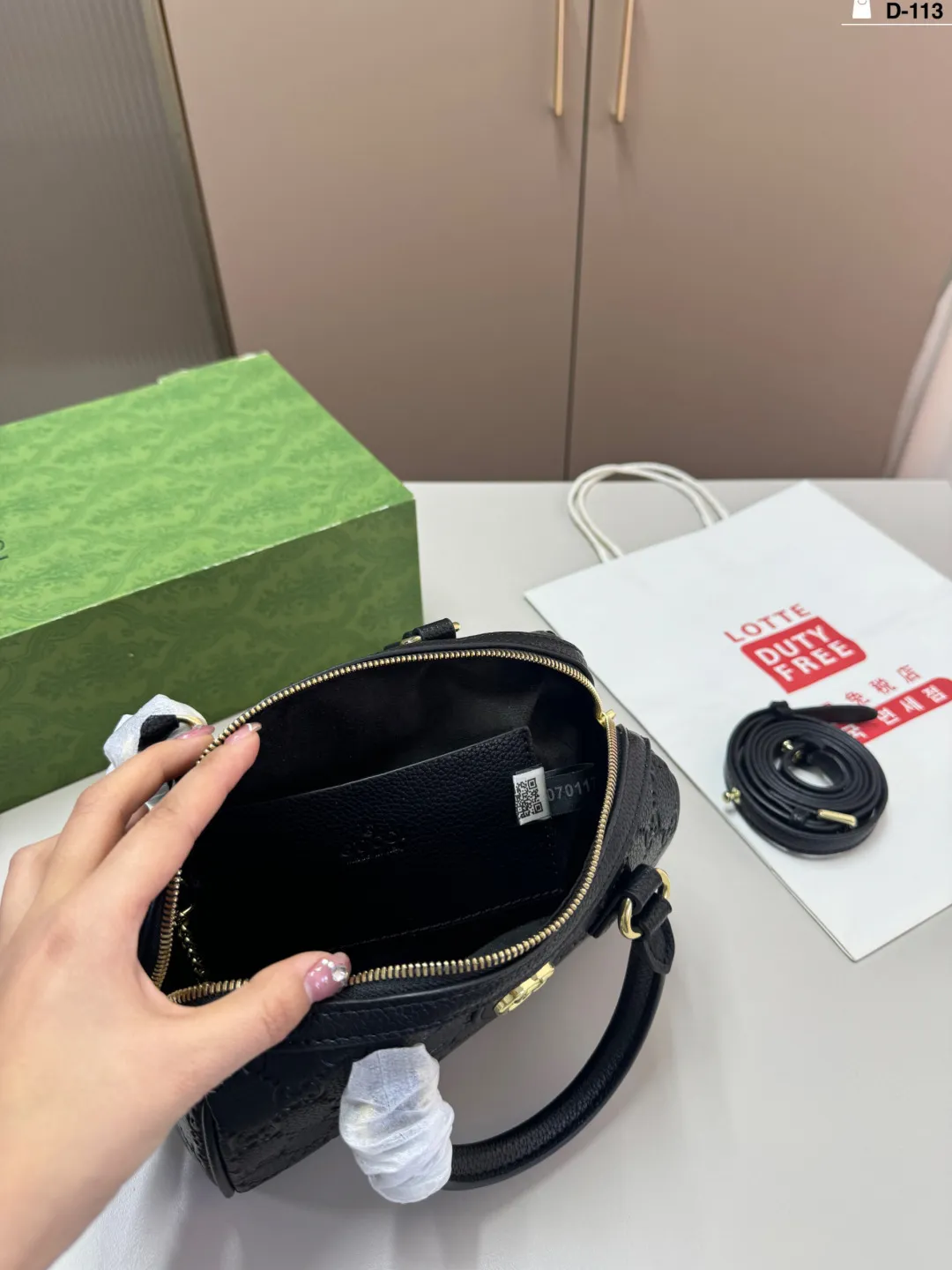 💰p125 D-113尺寸22×14折叠盒 酷奇Gucci 波士顿 枕头包 👜最新系列 这个款复古韵味特别浓,原版内里! 上身效果也超赞