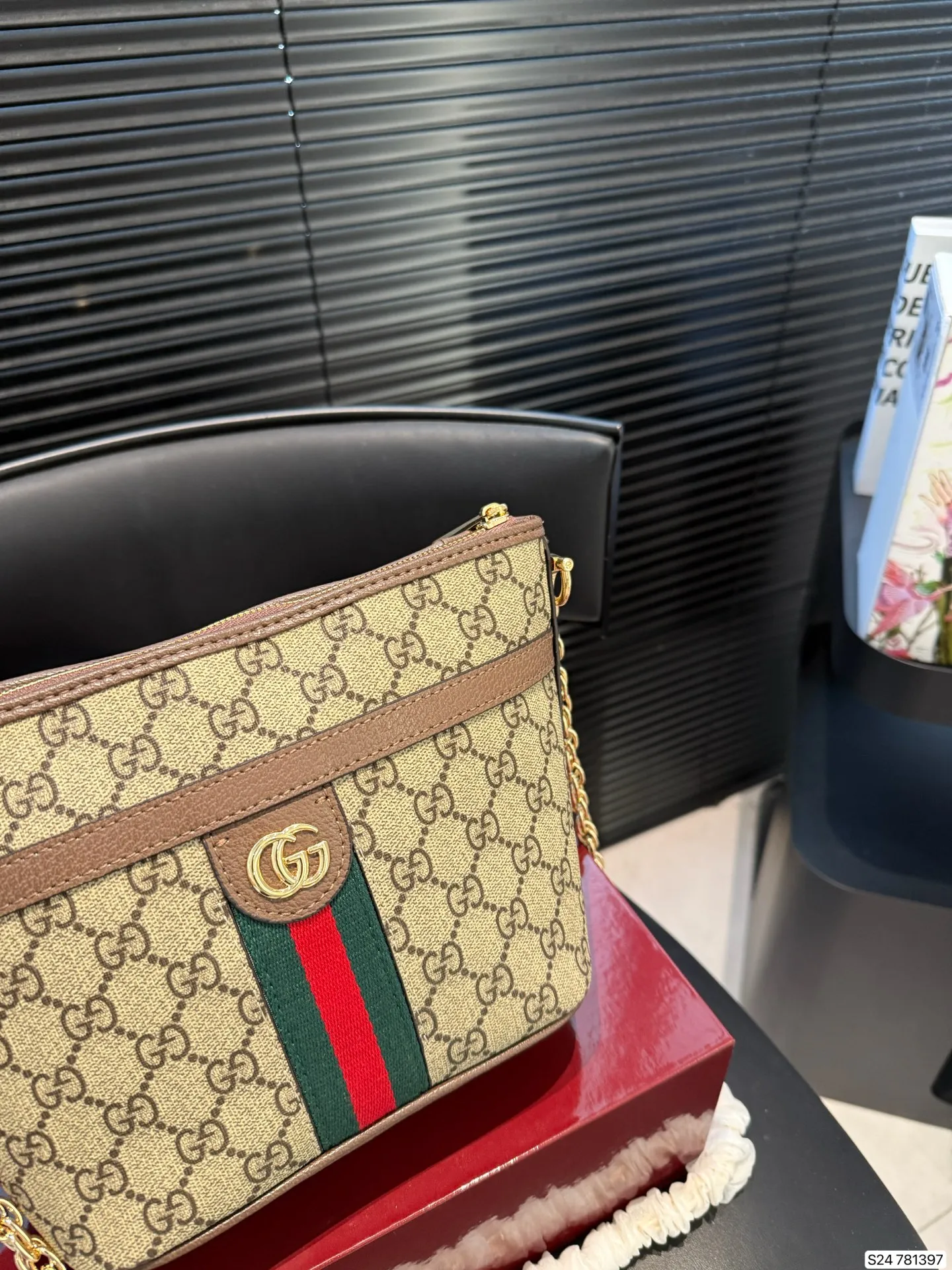 P170 配飞机盒折叠盒子酷奇枕头包Gucci 新款 小方包 枕头包 背上它 走路都带风 一整个被爱住拿捏舒适下午茶氛围日常百搭 经典简洁 尺寸20 17货号781397