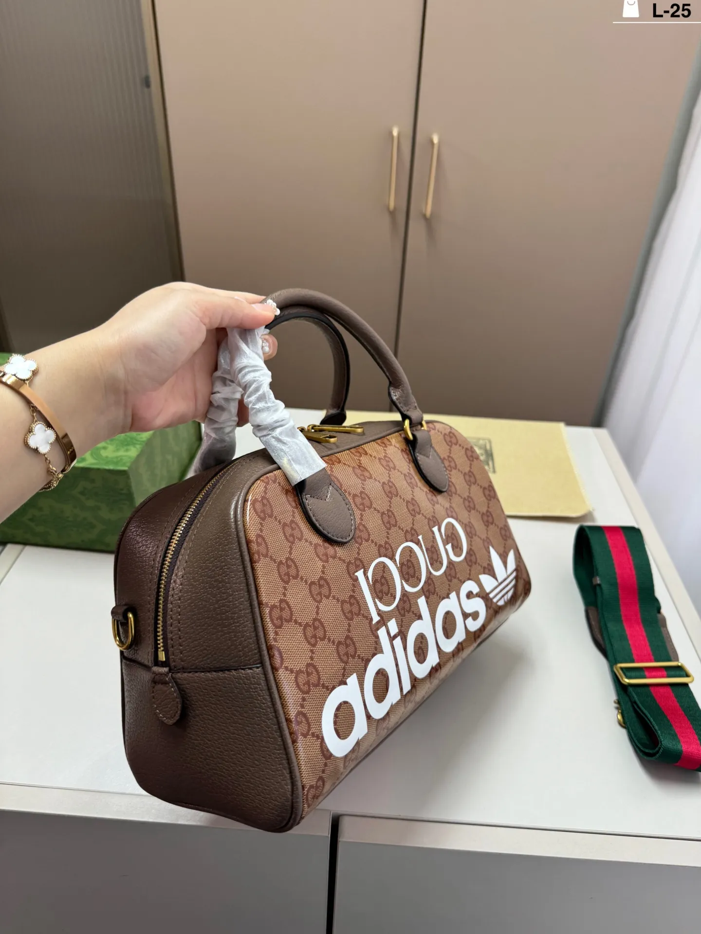 💰p145 L-25尺寸31&times;18折叠盒 Gucci酷奇/adidas x 阿迪达斯联名 迷你旅行包 手提单肩斜挎包 男女通用 经典百搭 实物拍摄