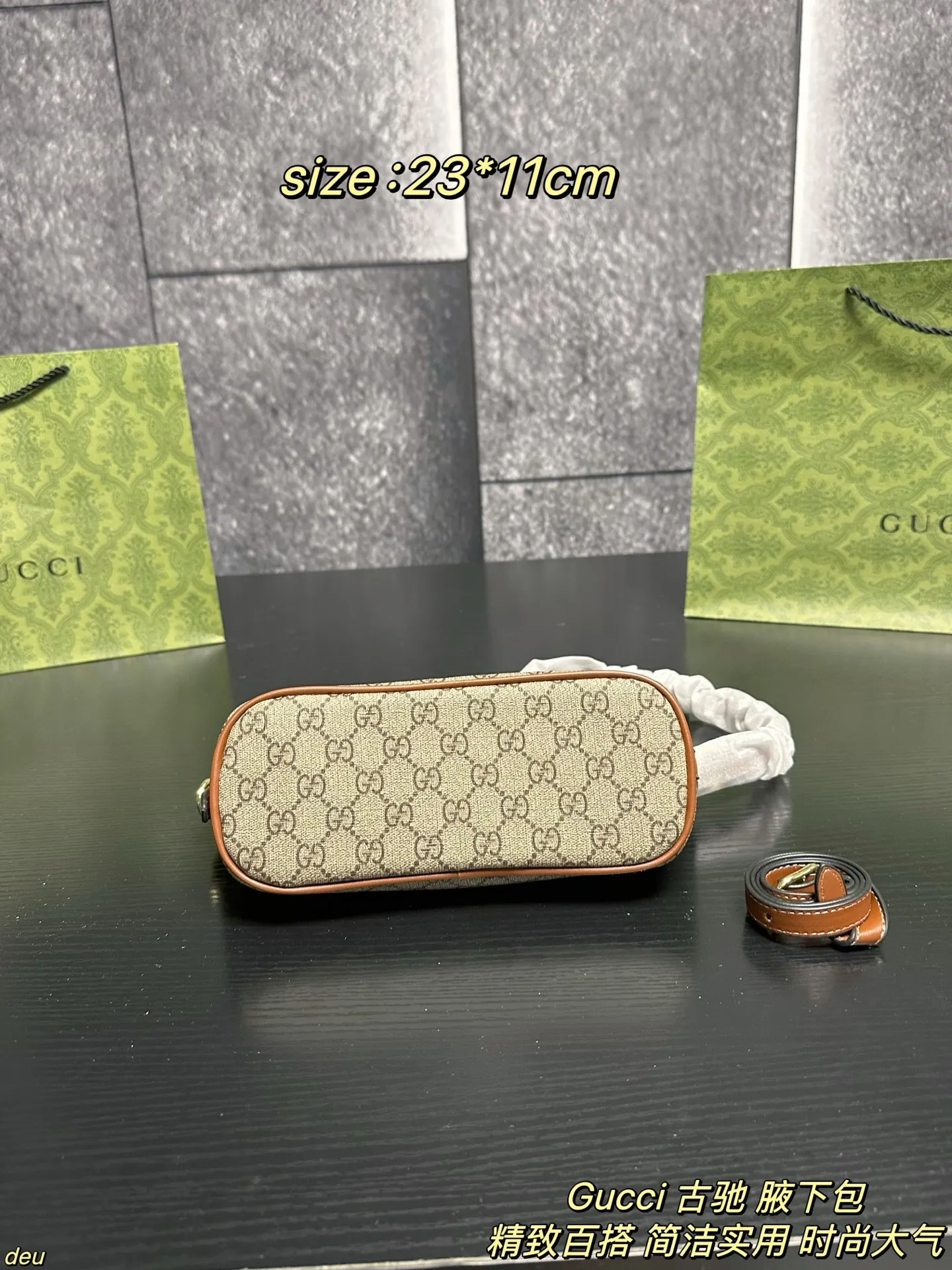 P105配盒 Gucci 古驰 腋下包 Gucci | 新品腋下包,谁懂啊!Gucci新款女士包包直接杀疯经典GG压纹!高级感拉满 大托特容量超能装,通勤逛街一包搞定;链条小包精致又时髦,晚宴约会秒变人间富贵花:腋下包更是复古拿捏,随手一挎都是时尚ICONt 尺寸:23*11cm