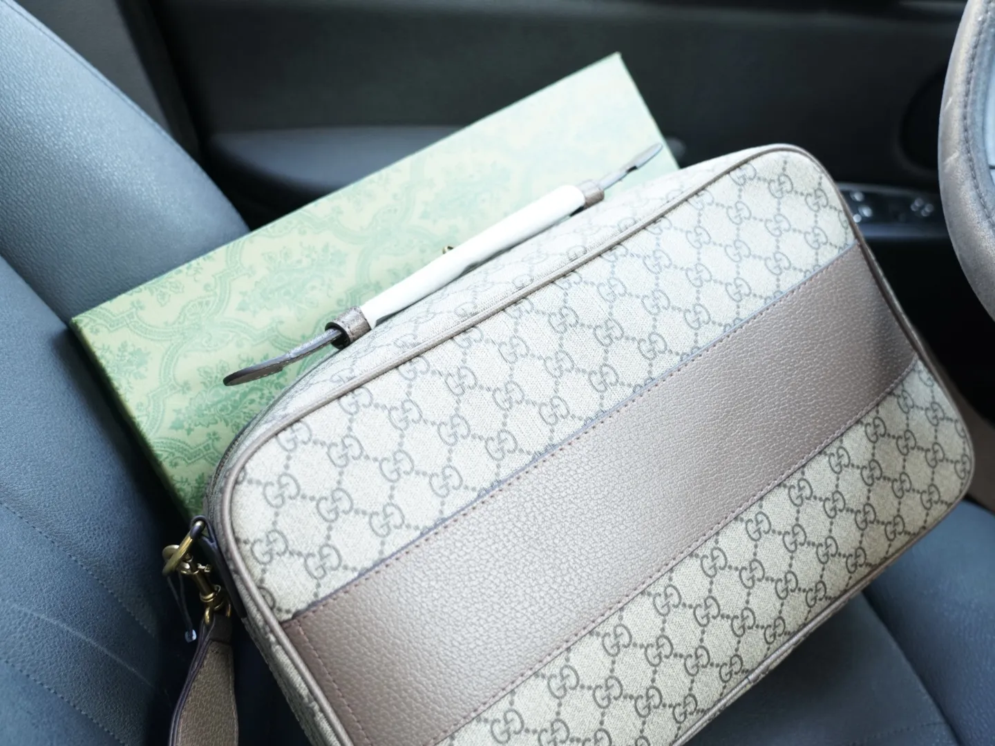 P180 🇮🇹 GUCCI 古驰 官网同步 高版本 斜挎单肩背包 永恒不过时的标志性产品 纯原单牛皮 顶级五金制作 非市面普通版本 今年最爱的款式 全部实拍 实用性非常高 完全不用担心穿搭 配全套包装礼品盒 【规格：36x22x12】