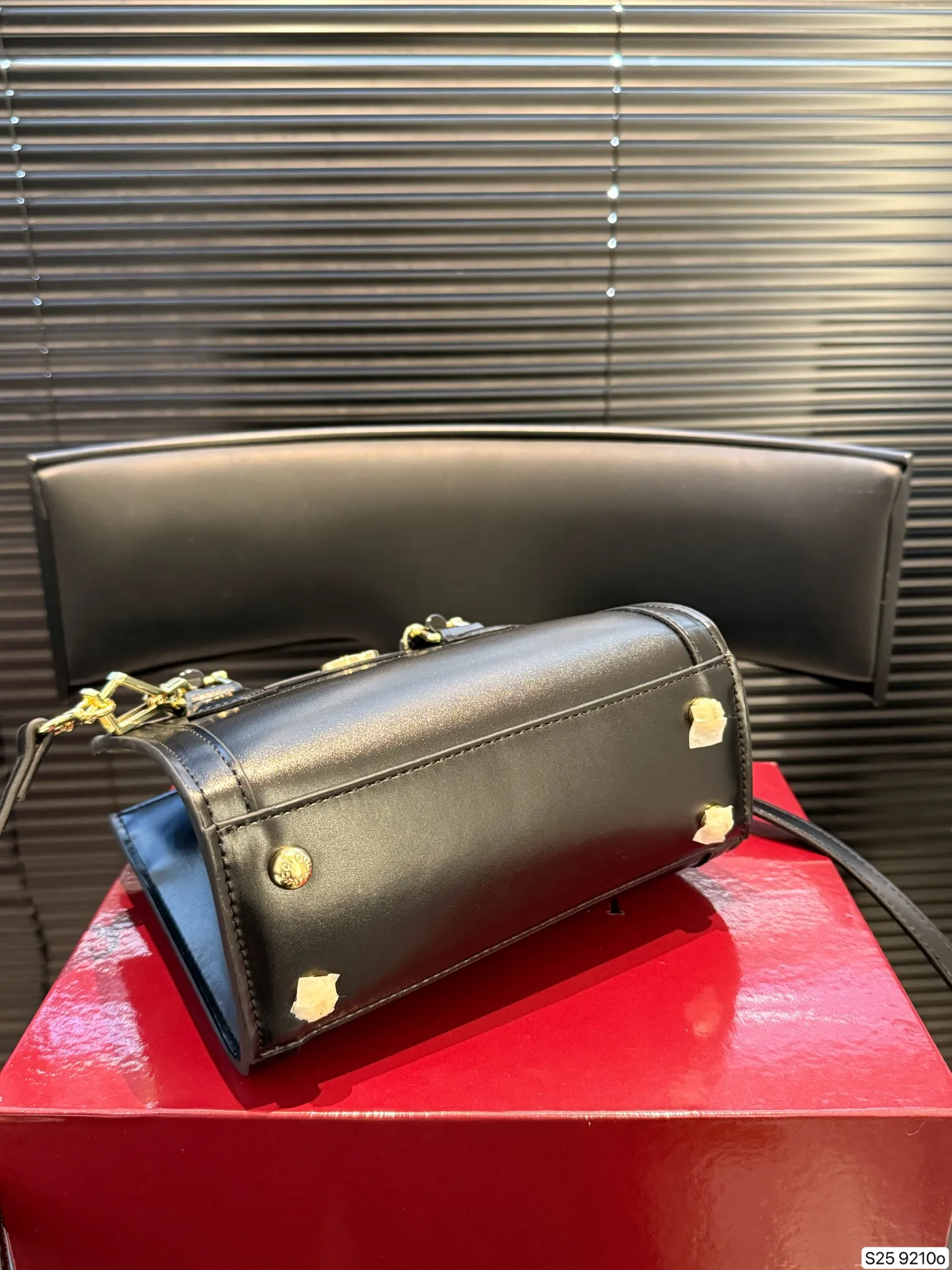 P175 配折叠盒子 酷奇 竹节手提Gucci Diana购物袋 最新系列,这个款复古韵味特别浓,对版五金 原版内里!上身效果也超赞,主要以精致特别的五金来提升整体质感。尺寸 19 16货号9210