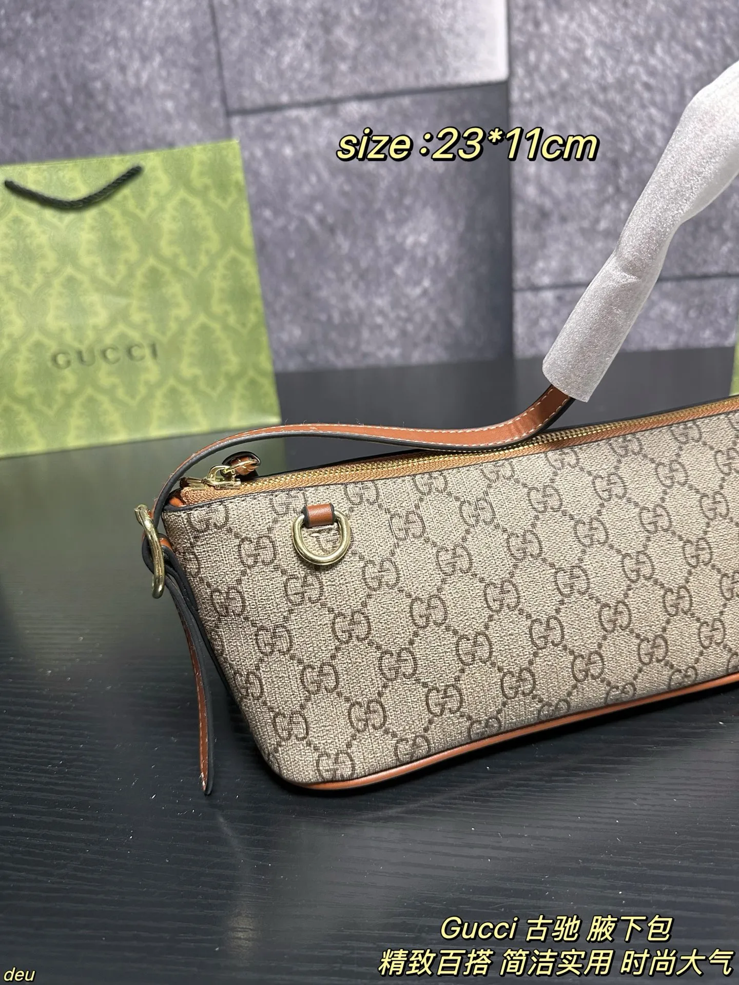 P105配盒 Gucci 古驰 腋下包 Gucci | 新品腋下包,谁懂啊!Gucci新款女士包包直接杀疯经典GG压纹!高级感拉满 大托特容量超能装,通勤逛街一包搞定;链条小包精致又时髦,晚宴约会秒变人间富贵花:腋下包更是复古拿捏,随手一挎都是时尚ICONt 尺寸:23*11cm
