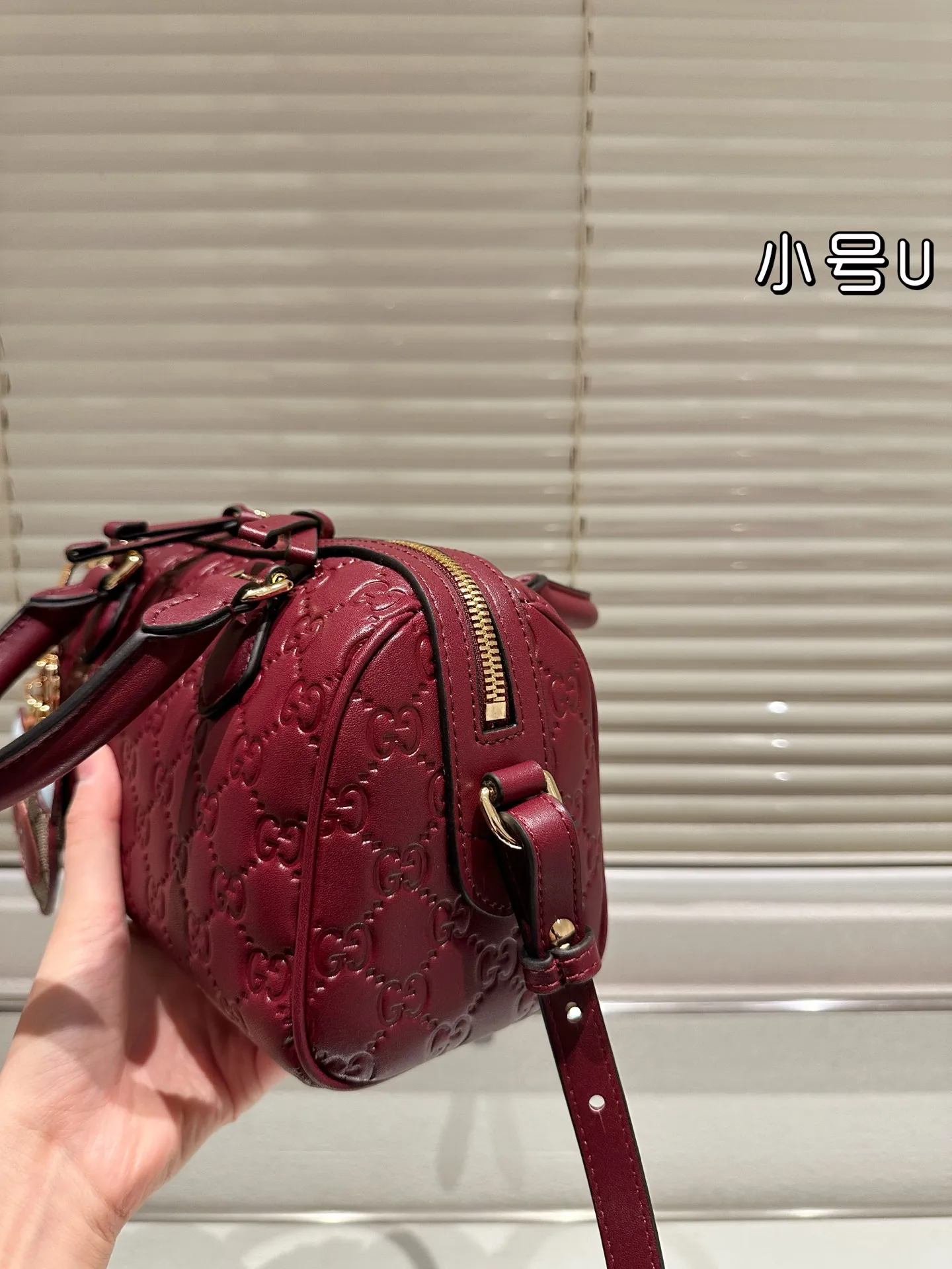 P190 配挂件 Gucci 波士顿 枕头包 👜最新系列 这个款复古韵味特别浓，原版内里！上身效果也超赞，主要以精致特别的五金来提升整体质感。size:21.14