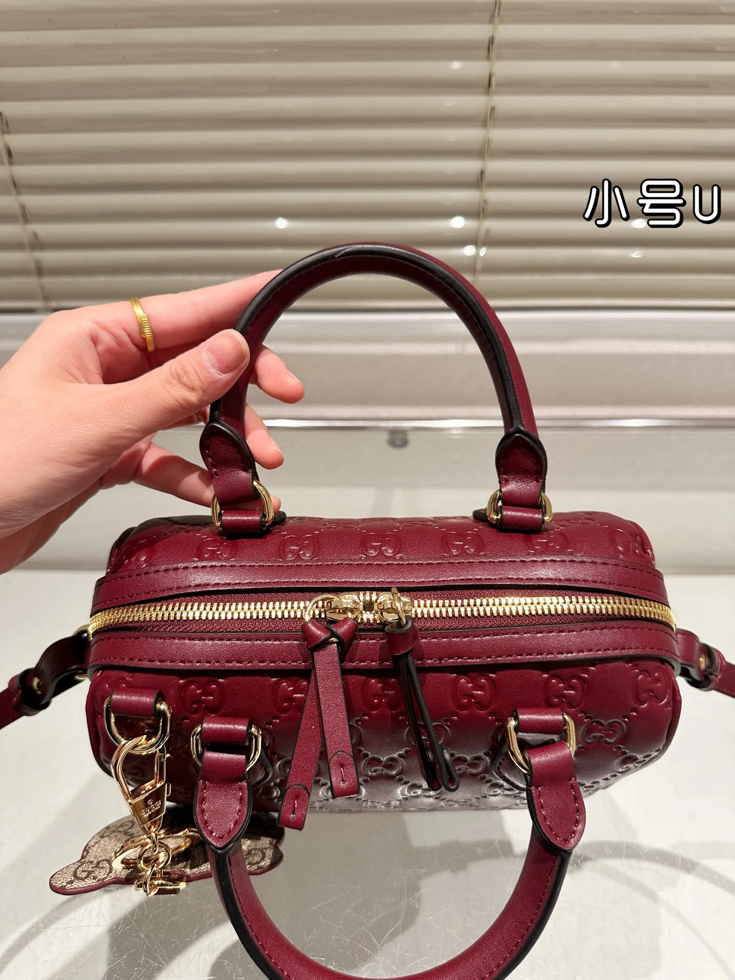 P190 配挂件 Gucci 波士顿 枕头包 👜最新系列 这个款复古韵味特别浓，原版内里！上身效果也超赞，主要以精致特别的五金来提升整体质感。size:21.14