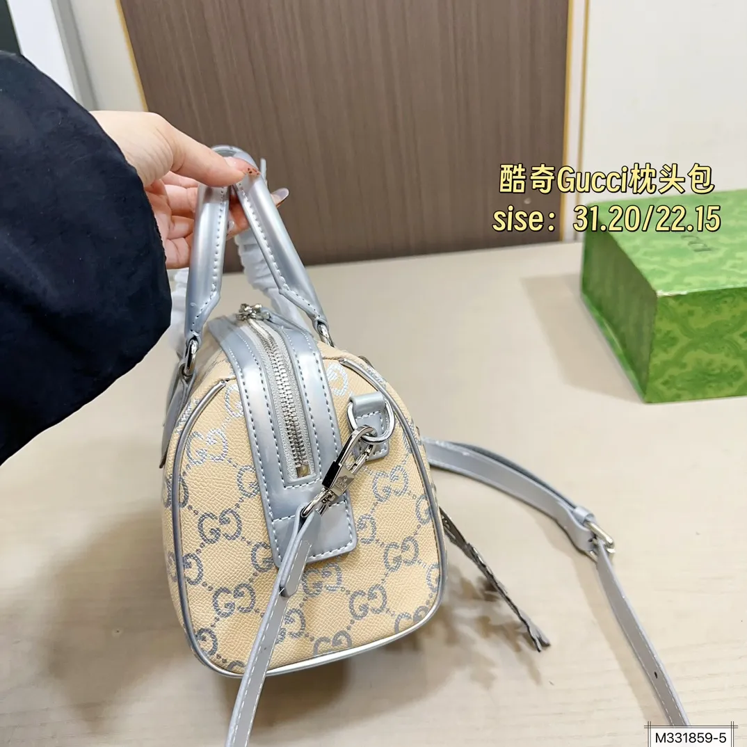 大号💰175 小号💰170 Gucci酷奇枕头包 大容量 手提斜挎皆可 通勤必备 一定要入! 尺寸 大号31 20 中22 15