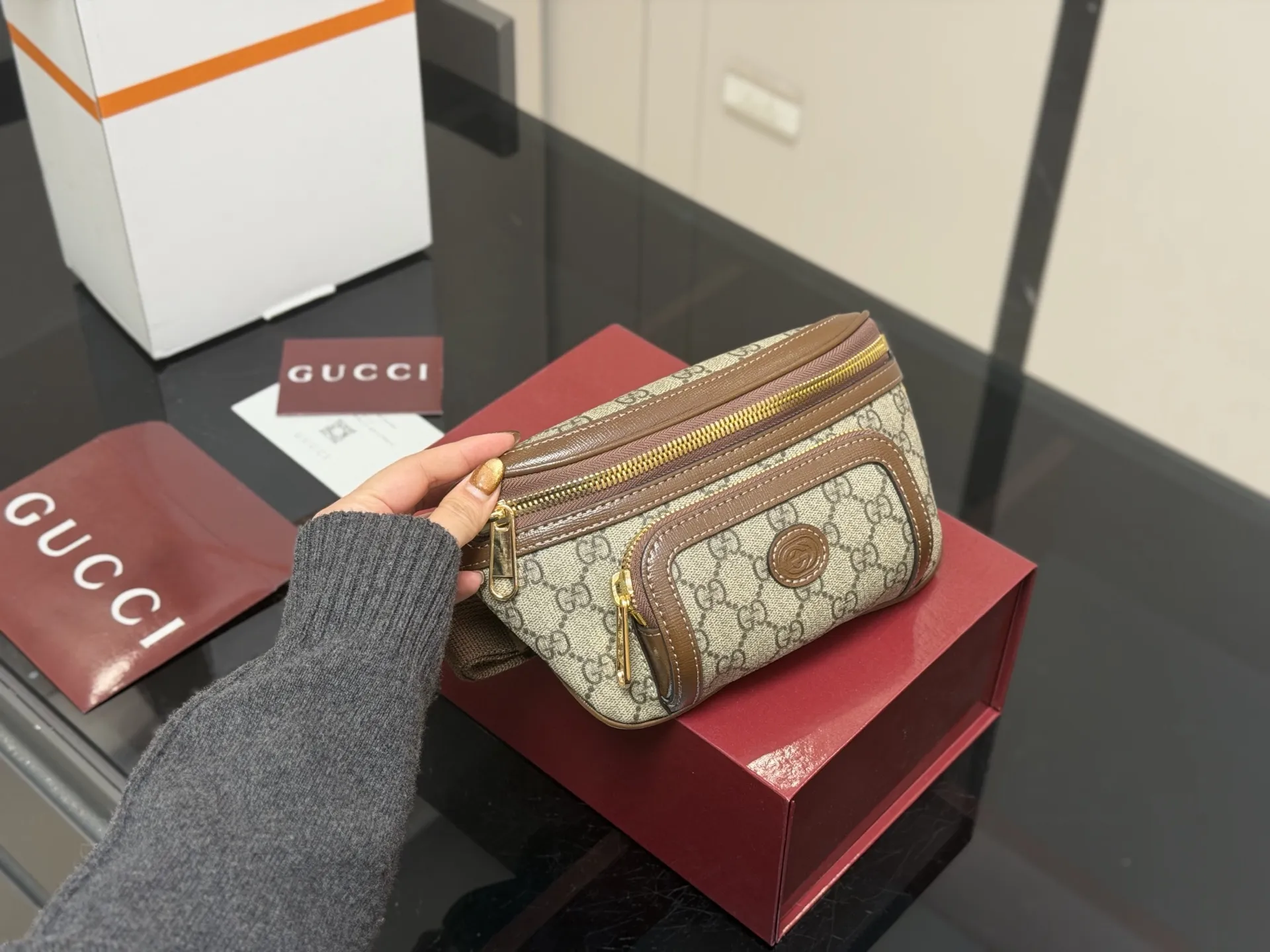 ¥150 配全套包装 size:24*14cm 原单古奇新款腰包 赶紧抢 ‼️‼️ 看好每个细节 自己细品 ‼️👍