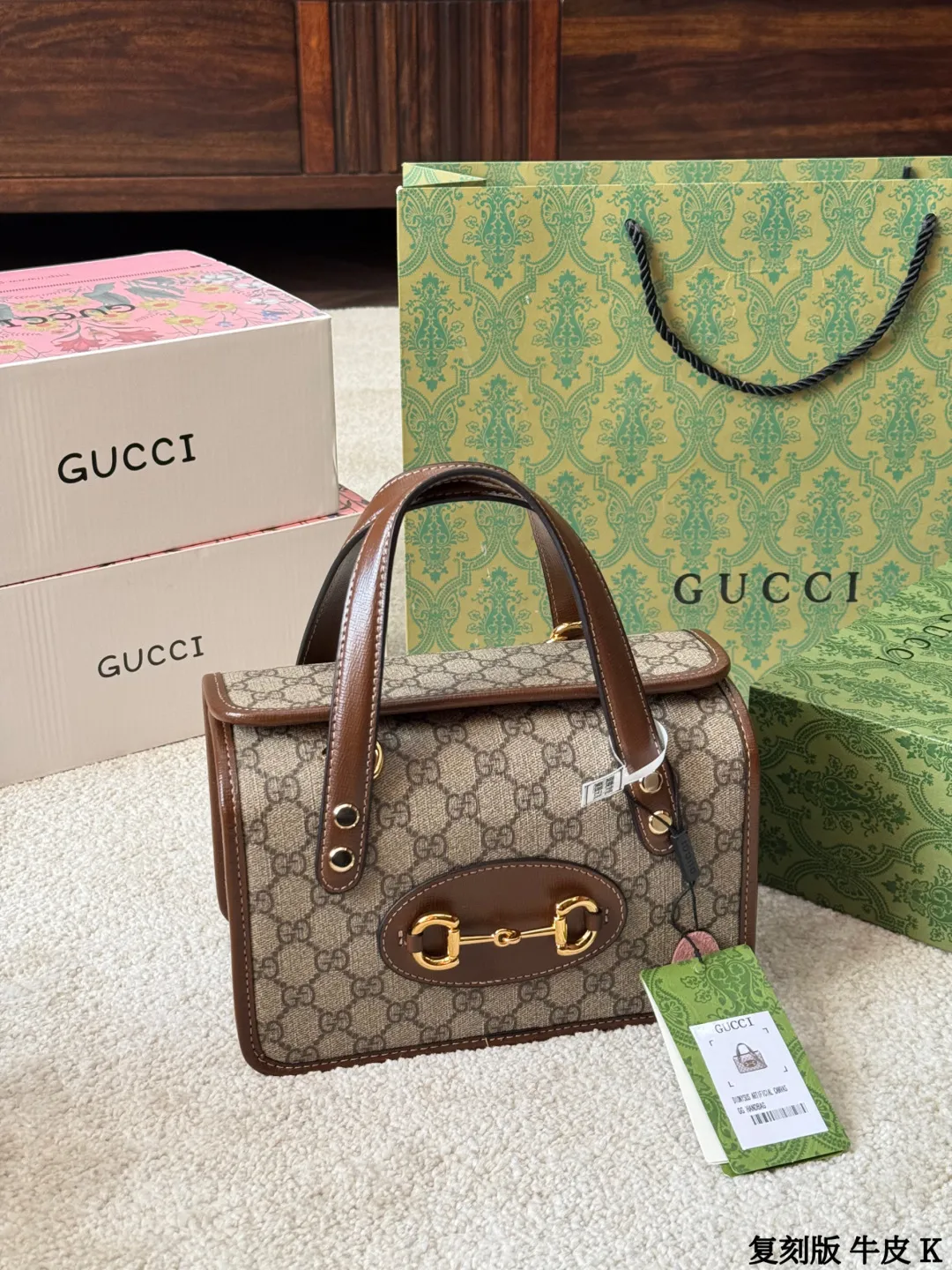 复刻版 牛皮 p180/155 GUCCI古驰 1955 Horsebit 马街扣盒子包 GUCCI古驰 1955 Horsebit 马街扣复古金扣老花 Logo帆布拼皮 盒子包单肩斜挎手提包 迷你 女款 尺寸 28cm 24cm