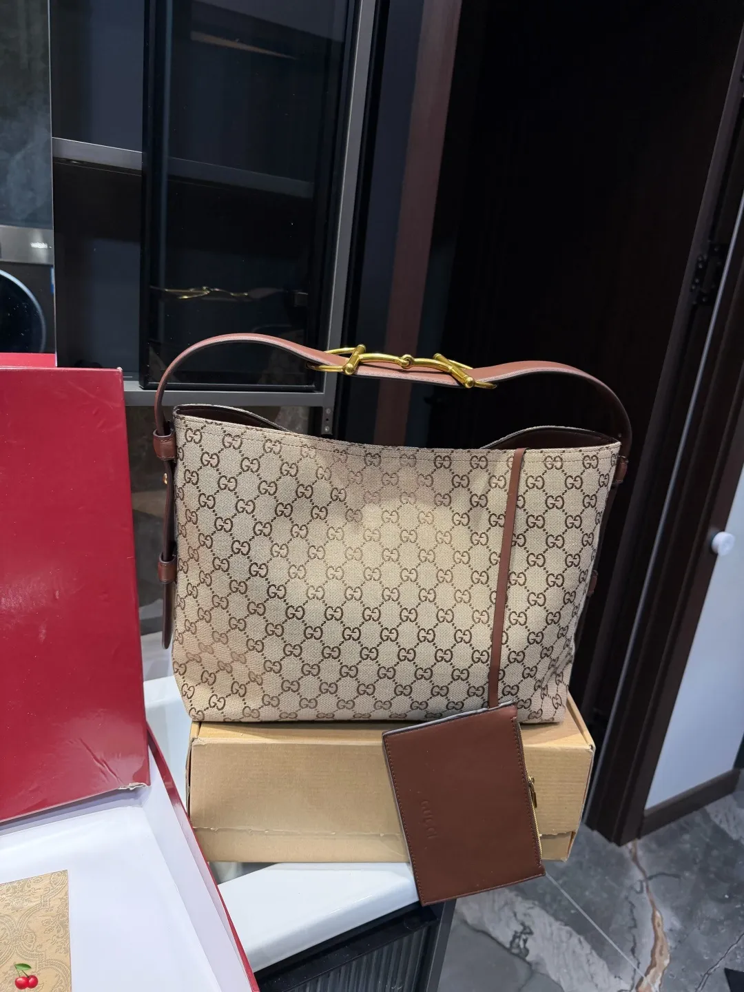 ❤️p190p185❤️ 酷奇GucciBeatrix【Gucci bestrix咖啡棕 轻享随行】#&bull;&mdash;抹浓郁咖啡色沉淀时光的温柔 搭配秋冬焦糖系穿搭自带高级滤镜 举手投足皆是质感&bull;超轻量设计重量仅如一部手机 肩颈自在无负担通勤赶车步履生风 逛街出游轻如 尺寸大39 36cm 小34.5 28cm