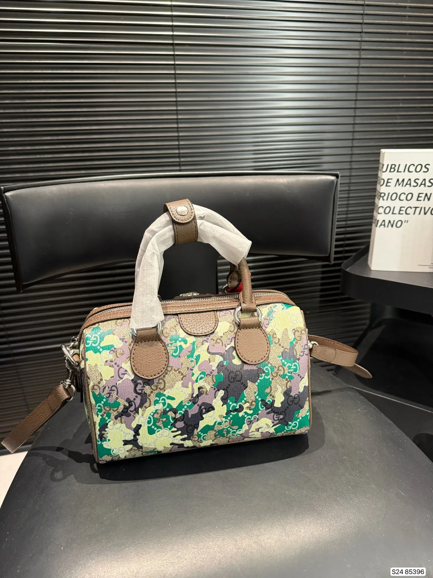 P170 Gucci迷彩GG波士顿包，包型小巧，拉链开合，日常通勤，休闲出街都超适合。是 Gucci迷彩系列热门单品，潮人出街必备! 尺寸85396 尺寸22 15