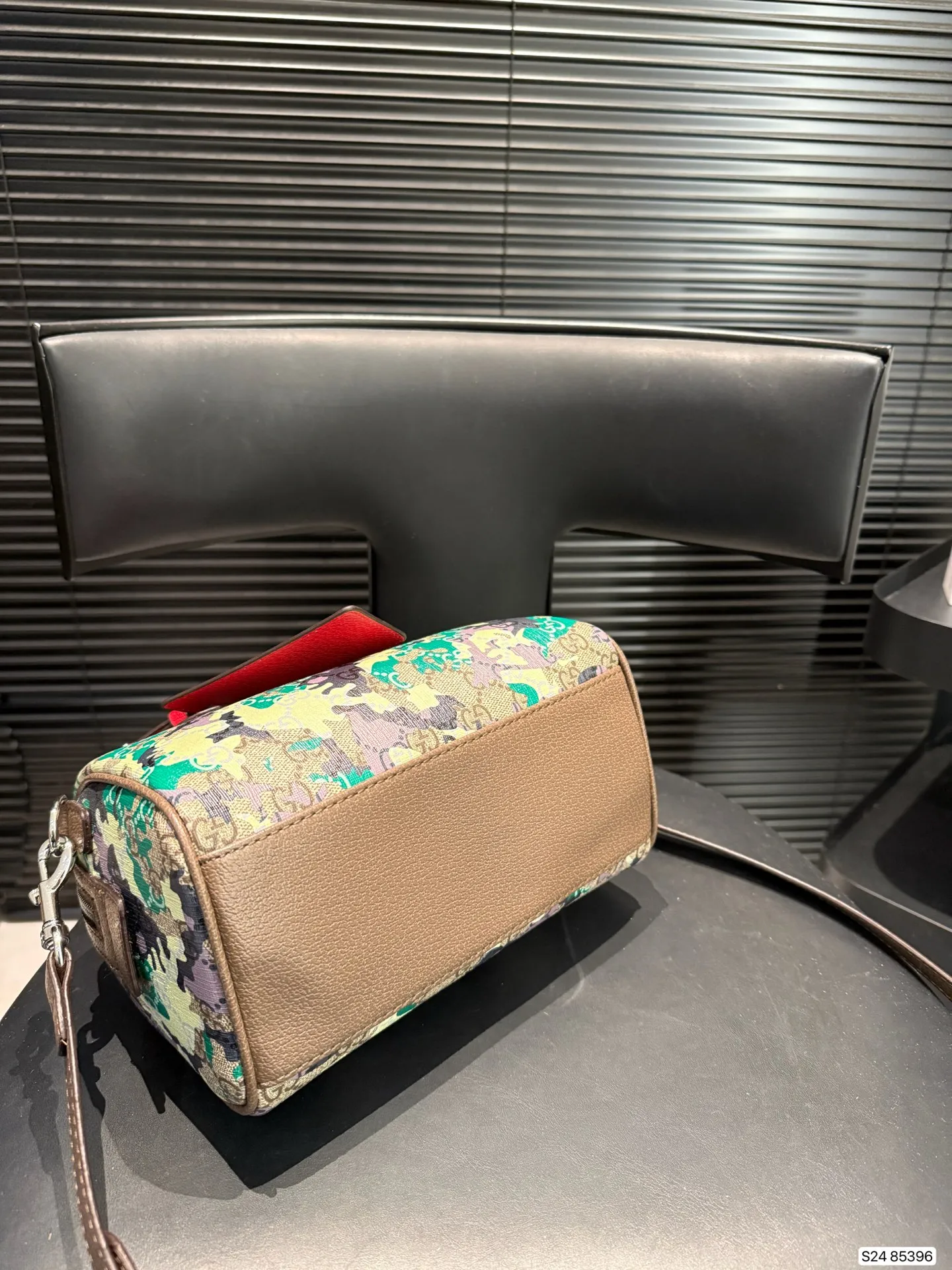 P170 Gucci迷彩GG波士顿包，包型小巧，拉链开合，日常通勤，休闲出街都超适合。是 Gucci迷彩系列热门单品，潮人出街必备! 尺寸85396 尺寸22 15