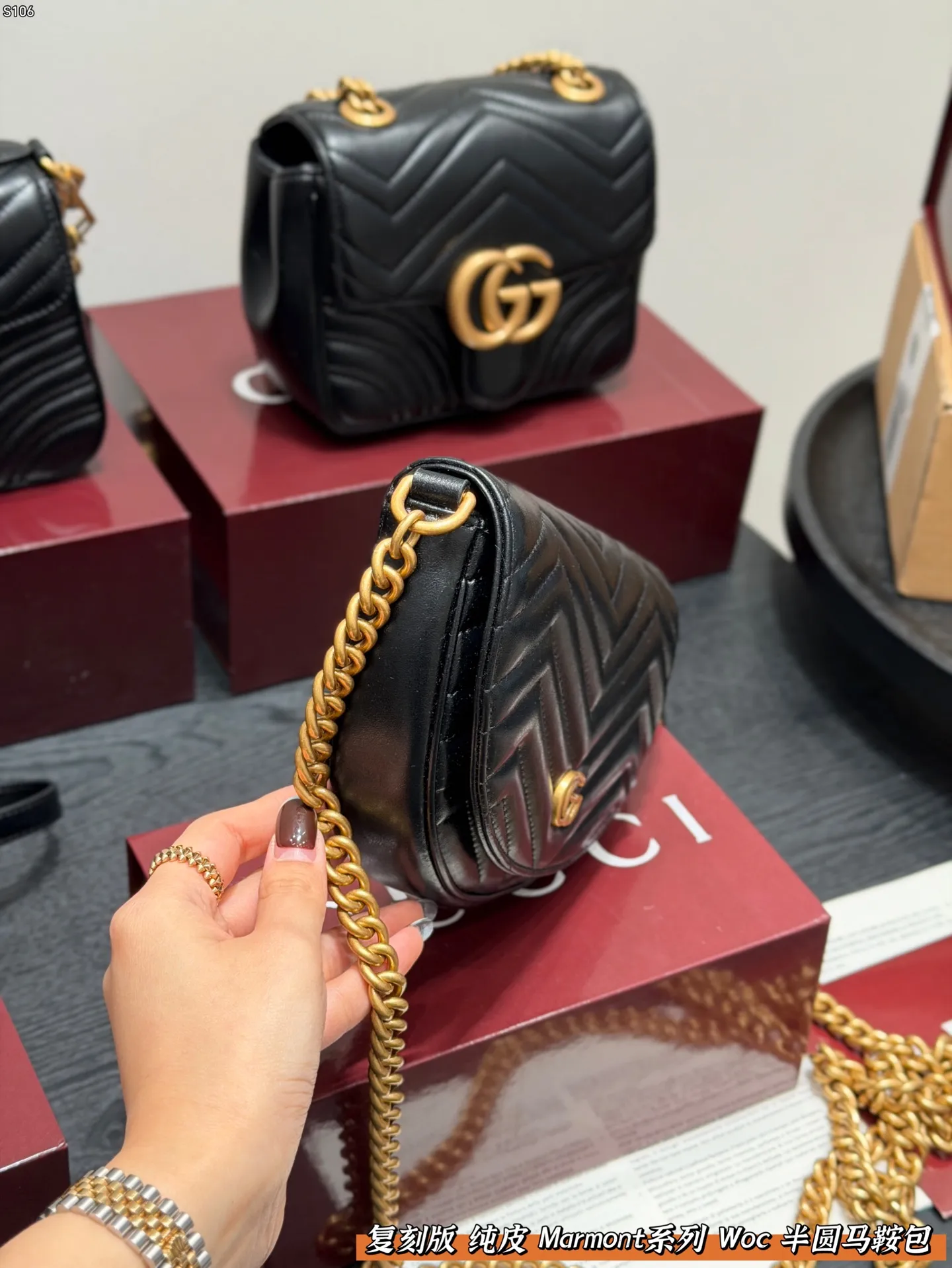 P145 全套礼盒包装🎁 复刻版 牛皮！ 解锁隐藏款✅Gucci马蒙Marmont半圆马鞍包链条包 但他可以称得上平替马蒙22的一款 半圆马鞍包🐴造型在原有的四四方方的马蒙基础上进行了改变 上身后更可爱更精致了 并且容纳空间也非常完美 尺寸 20cm