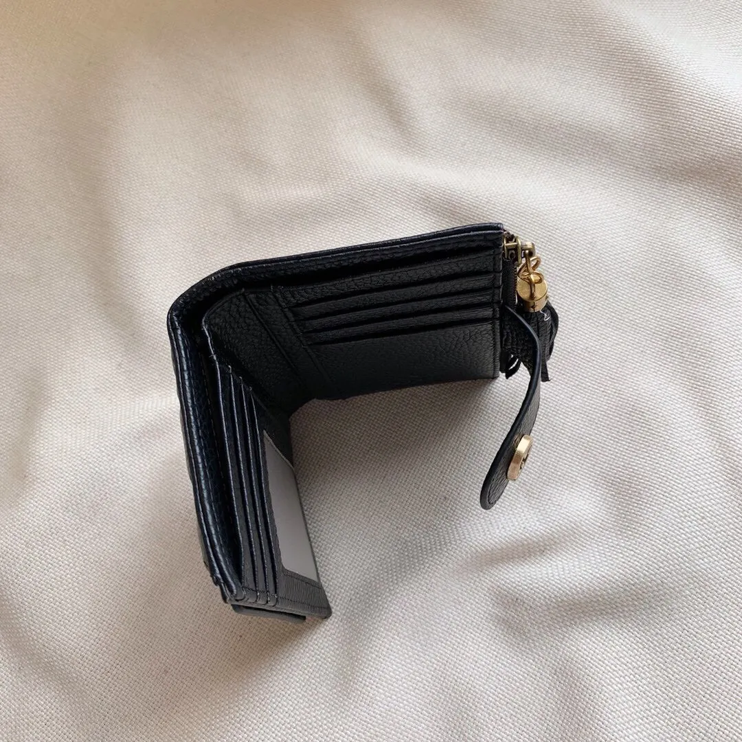 P95🎀🎀颜色 黑色🎀尺寸 12x9🎀Gucci专柜最新款火爆登场！采用头层牛皮，做工精致，媲美专柜！多功能小钱包卡包 超多卡位时尚美美必备，超级实用！