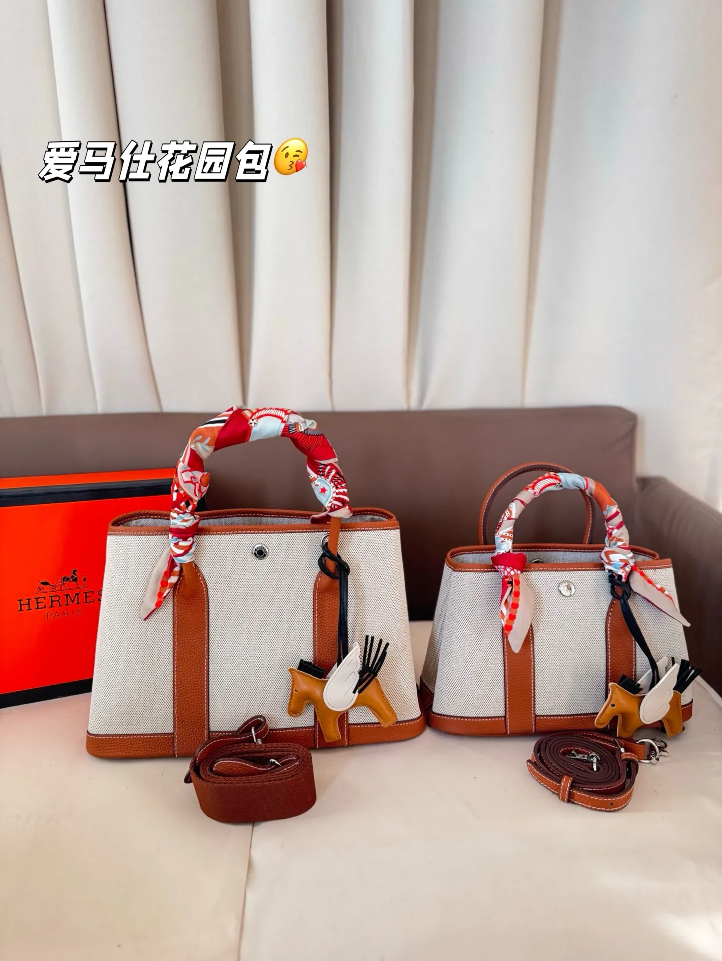 大号P220 小号P200(配内胆) 爱马仕花园包 布配牛皮 通勤比较低调又百搭 包身没有任何logo没有那么招摇! 尺寸30*20/25*16 折叠盒