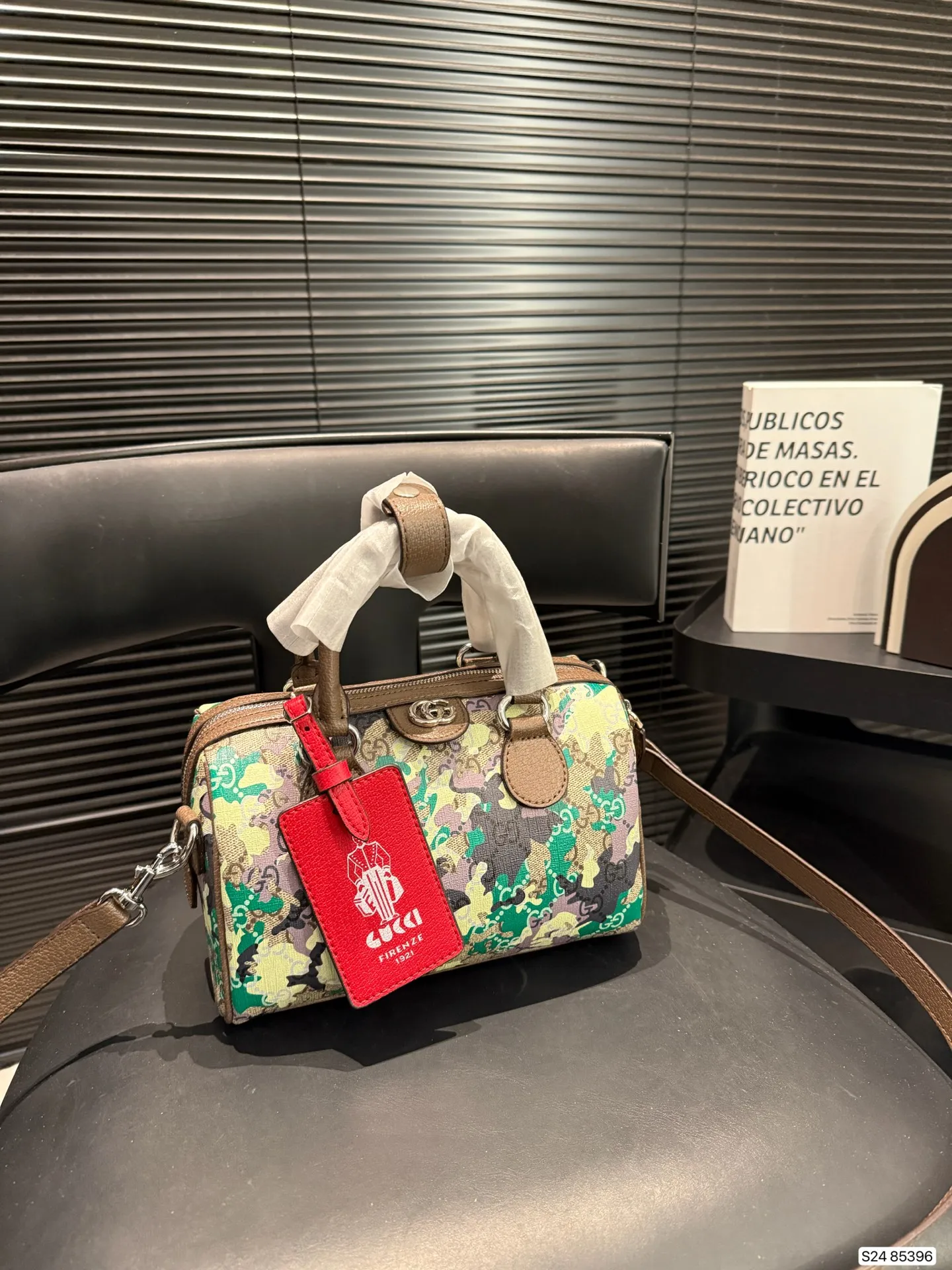 P170 Gucci迷彩GG波士顿包，包型小巧，拉链开合，日常通勤，休闲出街都超适合。是 Gucci迷彩系列热门单品，潮人出街必备! 尺寸85396 尺寸22 15