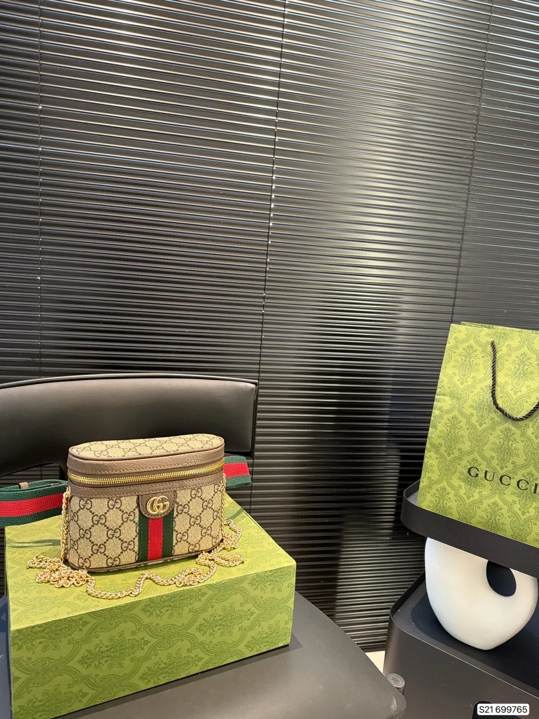 P155 配飞机盒折叠盒子 Gucci酷奇胸包腰包 Gucci古驰 腰包经典老花 可斜挎 单肩 胸前背 系腰等多种背法 解放双手 太实用了 尺寸：16 11 货号699765