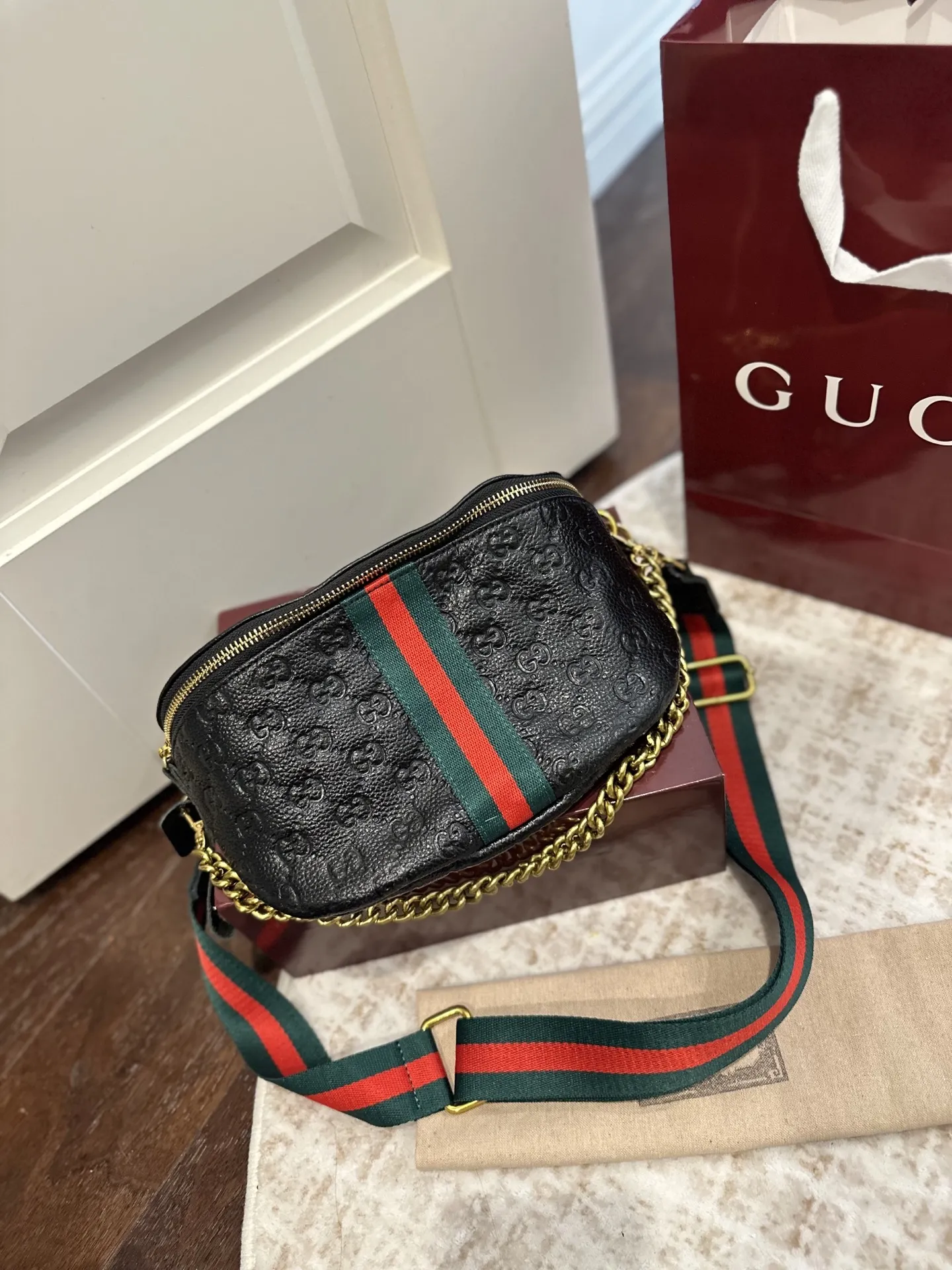 牛皮p115 礼盒包装 chanel/Gucci Ophidia系列双G胸包腰包 经典红绿织带 复古感十足~ 可搭配度相当高 男女都的款 尺寸23cm