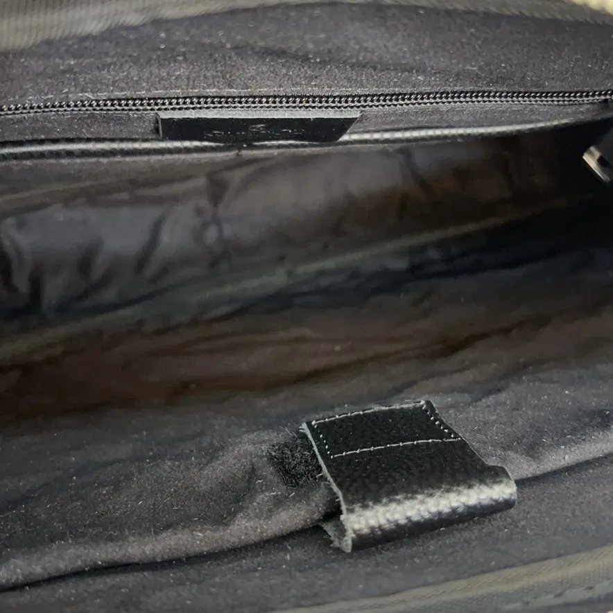 P170 Gucci 古奇 新款牛皮男包公文包 手提包 电脑包 采用精湛镶嵌细工 经典百搭 实物拍摄 原厂原版面料 配送防尘袋 29 x 38 cm。