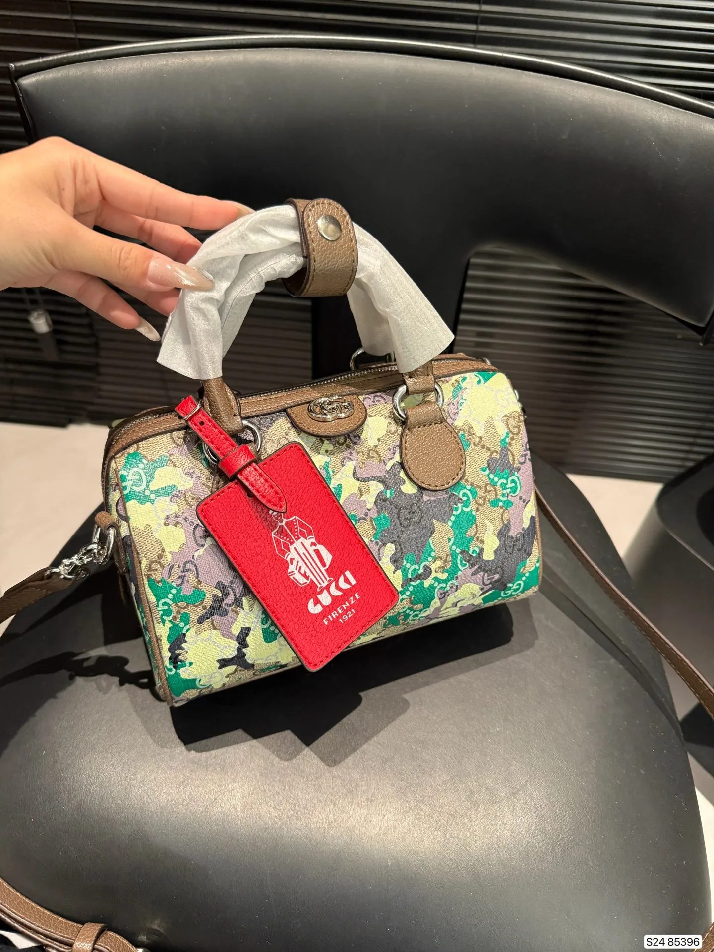 P170 Gucci迷彩GG波士顿包，包型小巧，拉链开合，日常通勤，休闲出街都超适合。是 Gucci迷彩系列热门单品，潮人出街必备! 尺寸85396 尺寸22 15