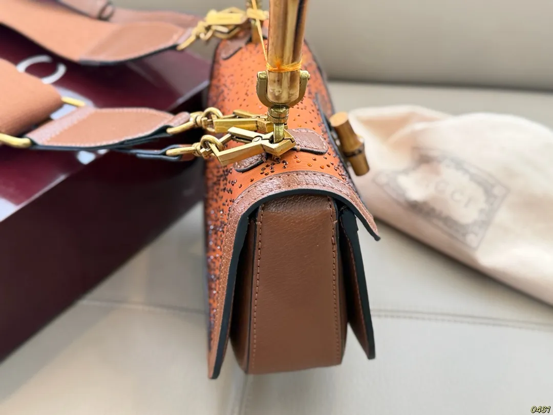 ¥175折叠盒 酷奇竹节包Gucci 超火的竹节手柄设计 可甜可盐 休闲优雅切换自如 尺寸21 14