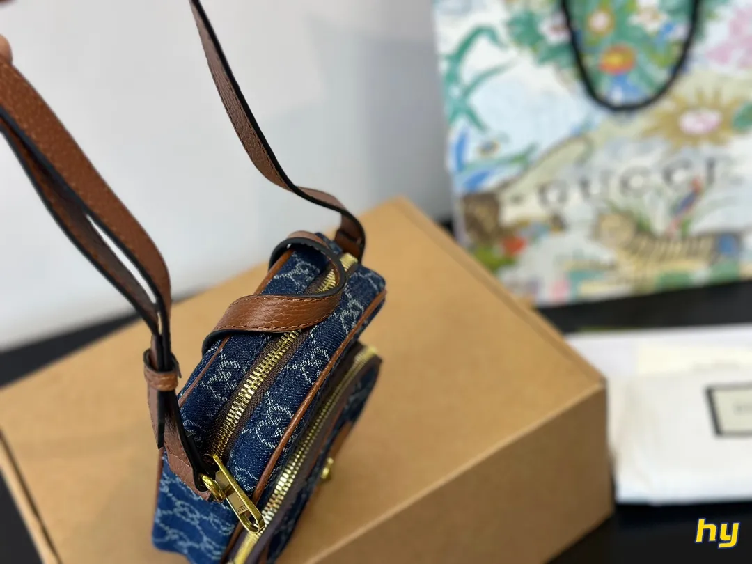 &yen;145全套包装 报告！GUCCI虎头手机包真是太太太可爱了吧 怎么能拒绝x这么一只可可爱爱的小包包呢 GUCCI新出的虎头手机包真是一眼就爱上延续经典的虎头系列 搭配柠檬黄的手柄真的要太夏天老花配色也永远不会过时 最主要性价比真的不要太高！别看是一只手机包容量非常乐观我手机是iphone11promax完全可以装入还有多的空间放纸巾 钥匙等 虽然是男包 女生也完全可以驾驭 推荐推荐！12*18cm