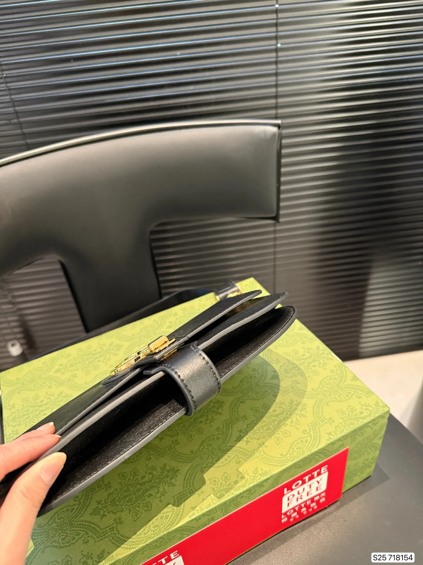 P175 配飞机盒折叠盒子 酷奇胸包 颜值特别高 低调不失优雅 谁背谁好看 男女通用 尺寸23.5 16 货号718154