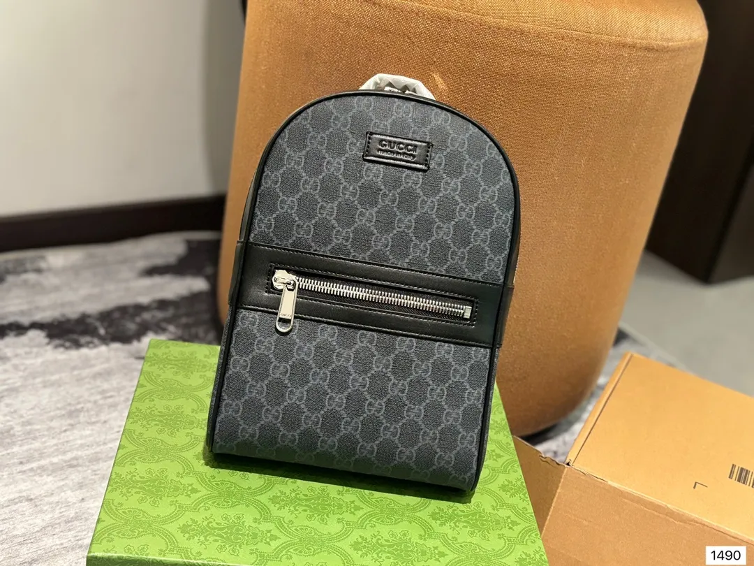 p165 礼盒包装 男包分享gucci gucci 比起非常火。这一款古奇男士单肩包可以说非常低调了國 老花的,这款呢低调稳重,日常休闲也搭得来也可斜 尺寸20.28