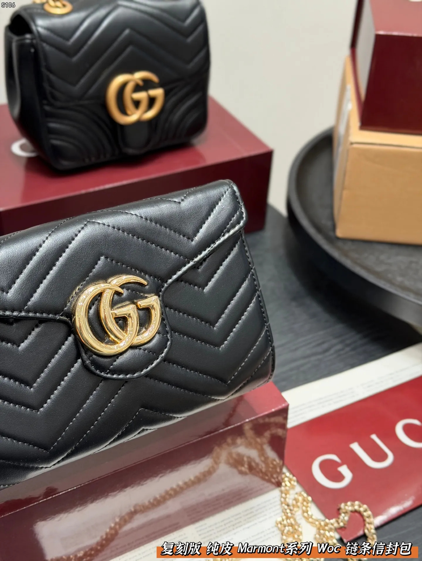 p150 全套礼盒🎁 复刻版 牛皮！ GUCCI 信封包Marmont woc链条包 没想到这么耐看!这款容量在小包界可谓是非常实用的了一共有3个隔断、6个夹层、16个卡槽出门不用带卡包、钱包 直接一个包包搞定所有东西 典型的做旧处理真的超级耐看百搭 自古红金最撩人，集美貌与实用一身 尺寸 20cm