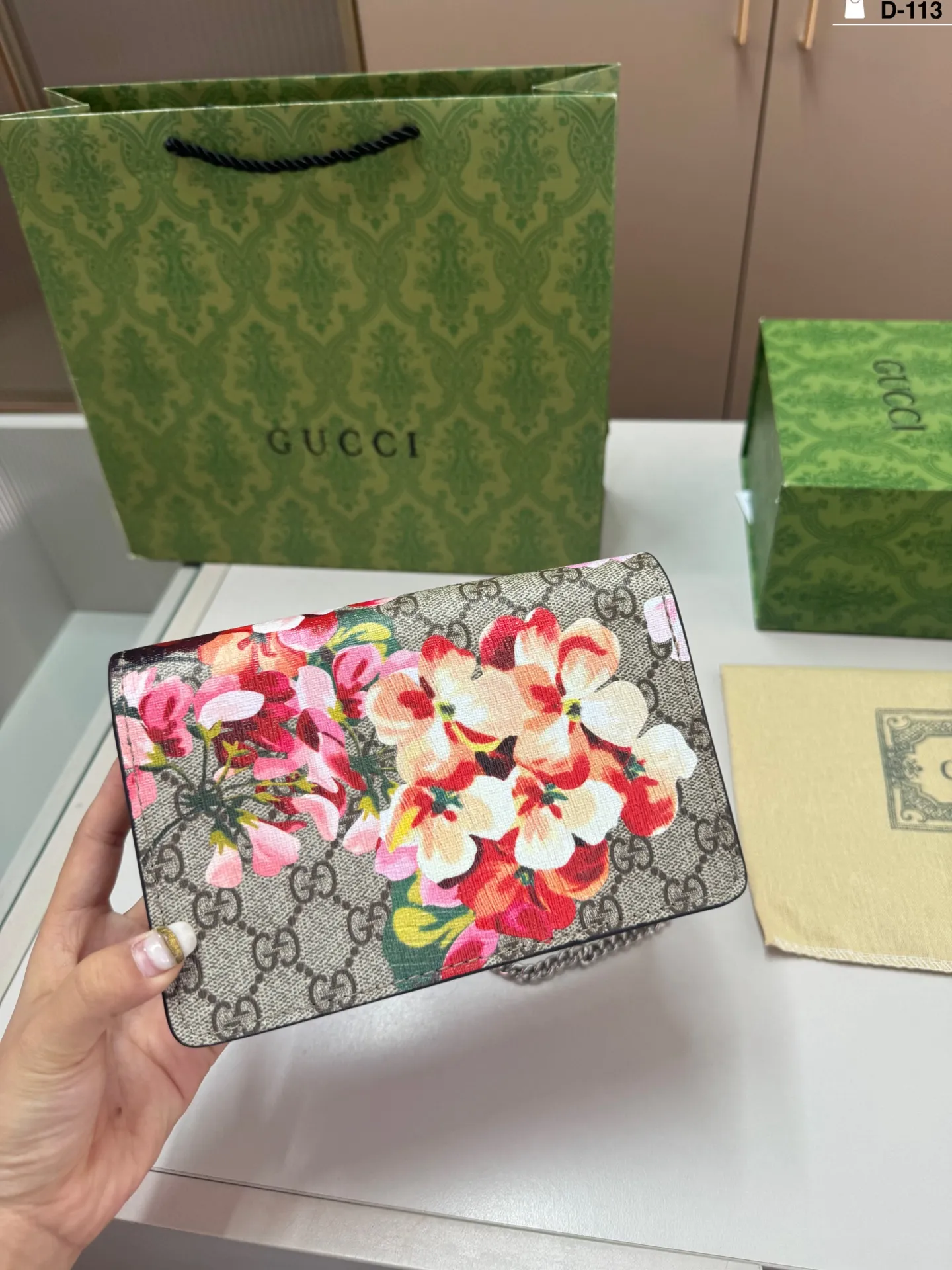 💰p110 D-113尺寸18&times;10折叠盒 Gucci酷奇酒神链条包上新 GUCCI 万年酒神蛇头包 人手必备