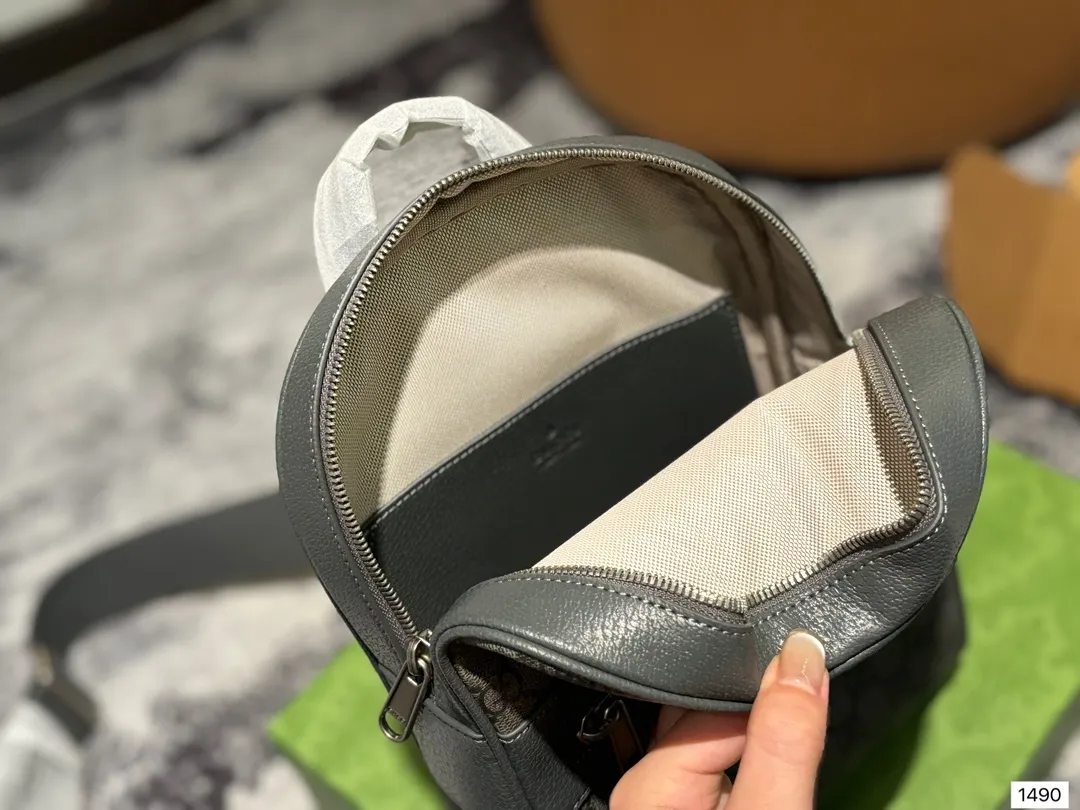 p165 礼盒包装 男包分享gucci gucci 比起非常火。这一款古奇男士单肩包可以说非常低调了國 老花的，这款呢低调稳重，日常休闲也搭得来也可斜 尺寸20.28