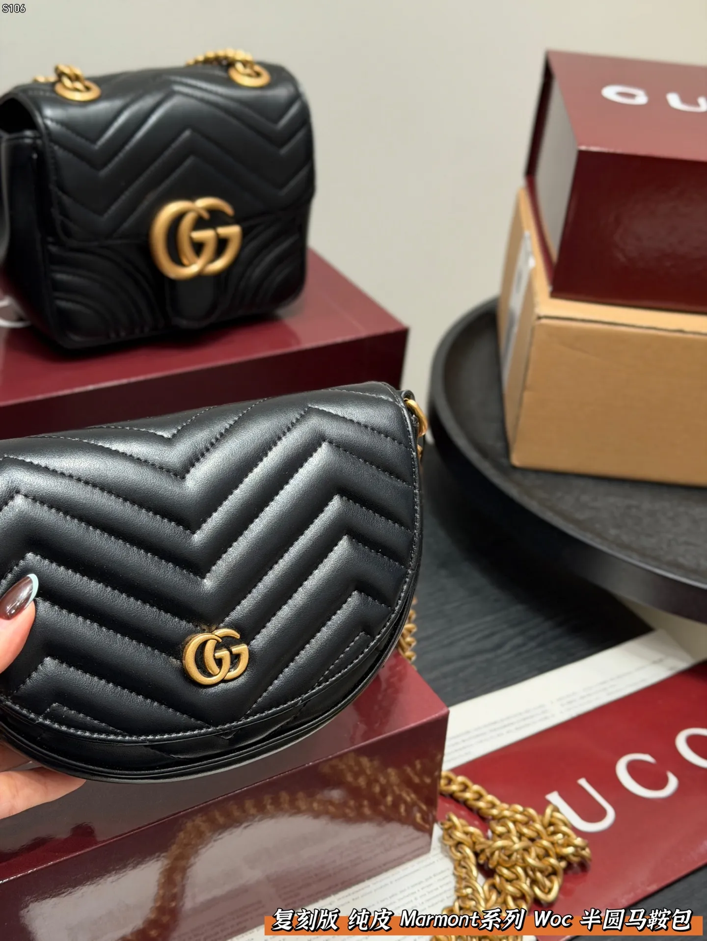 P145 全套礼盒包装🎁 复刻版 牛皮! 解锁隐藏款✅Gucci马蒙Marmont半圆马鞍包链条包 但他可以称得上平替马蒙22的一款 半圆马鞍包🐴造型在原有的四四方方的马蒙基础上进行了改变 上身后更可爱更精致了 并且容纳空间也非常完美 尺寸 20cm