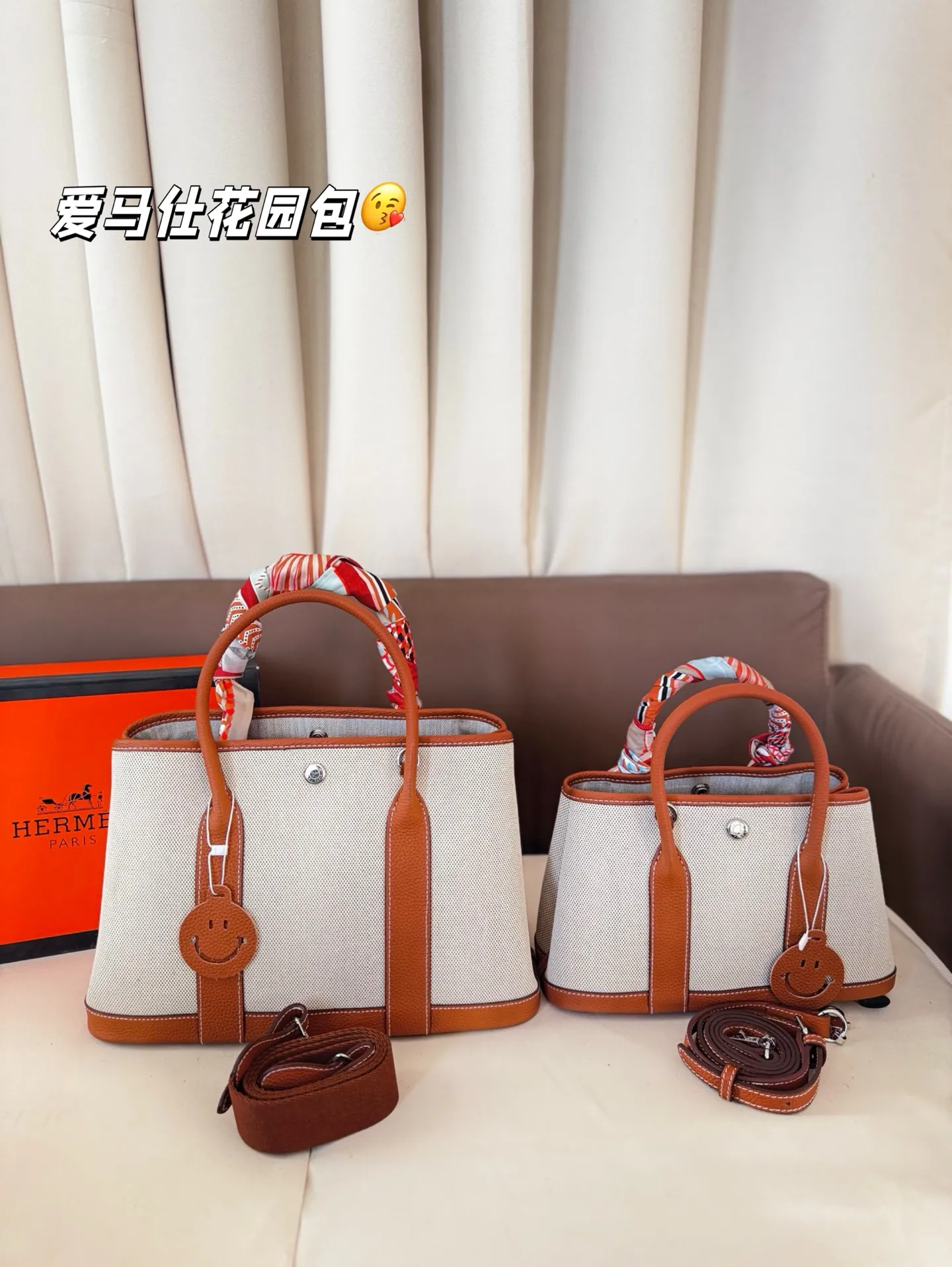 大号P220 小号P200(配内胆) 爱马仕花园包 布配牛皮 通勤比较低调又百搭 包身没有任何logo没有那么招摇! 尺寸30*20/25*16 折叠盒