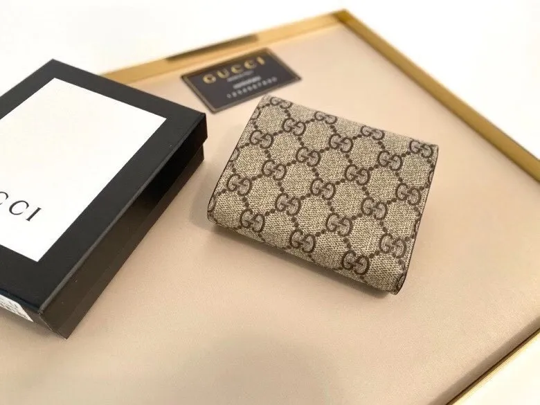 P95🎀Gucci 8012🎀颜色黑色 🎀尺寸 10*8.5*2.5🎀GUCCi专柜火爆登场!采用进口PVC配小牛皮,做工精致, 媲美专柜!多功能小钱包,超级实用!